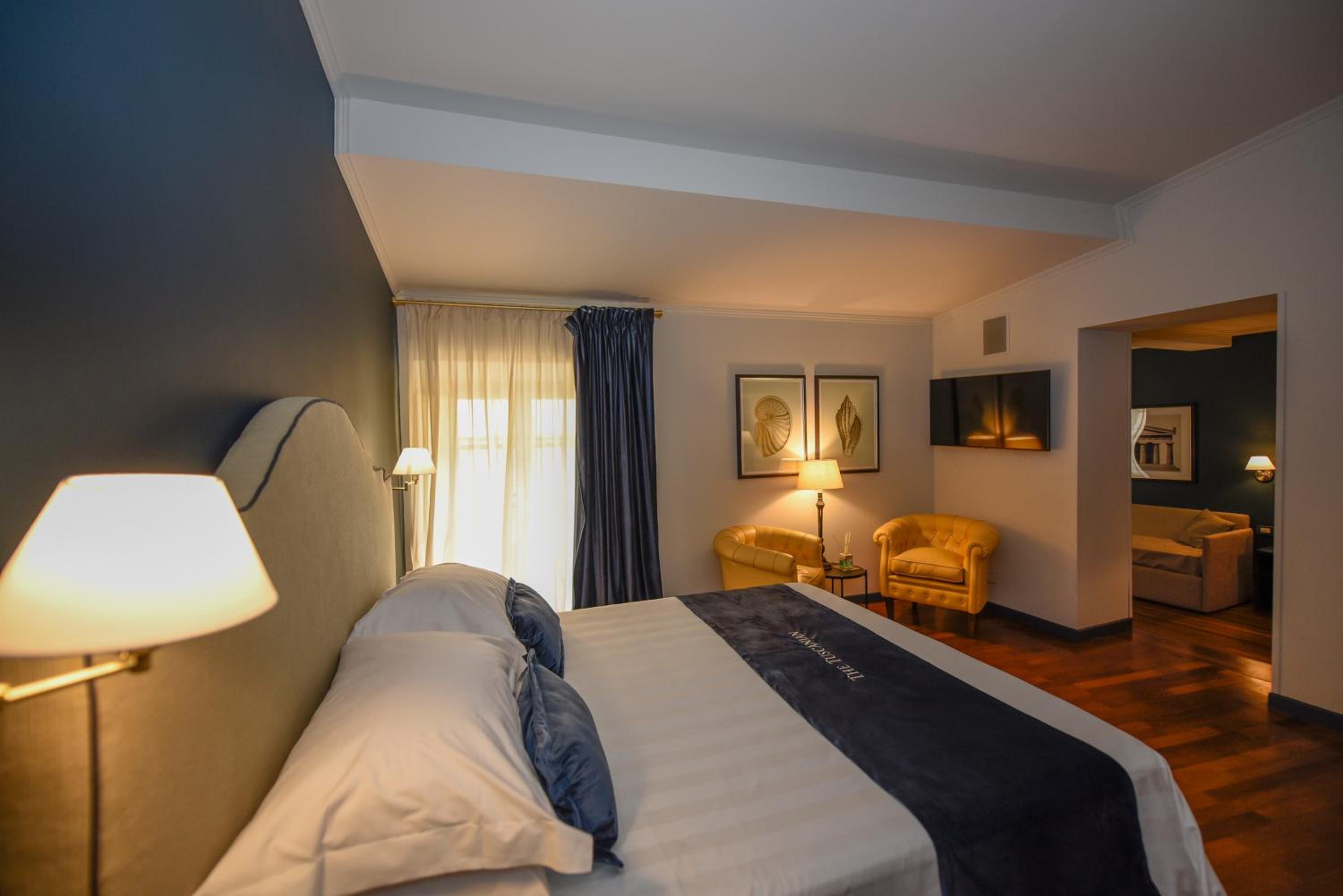  Deluxe King Suite - Photo 5