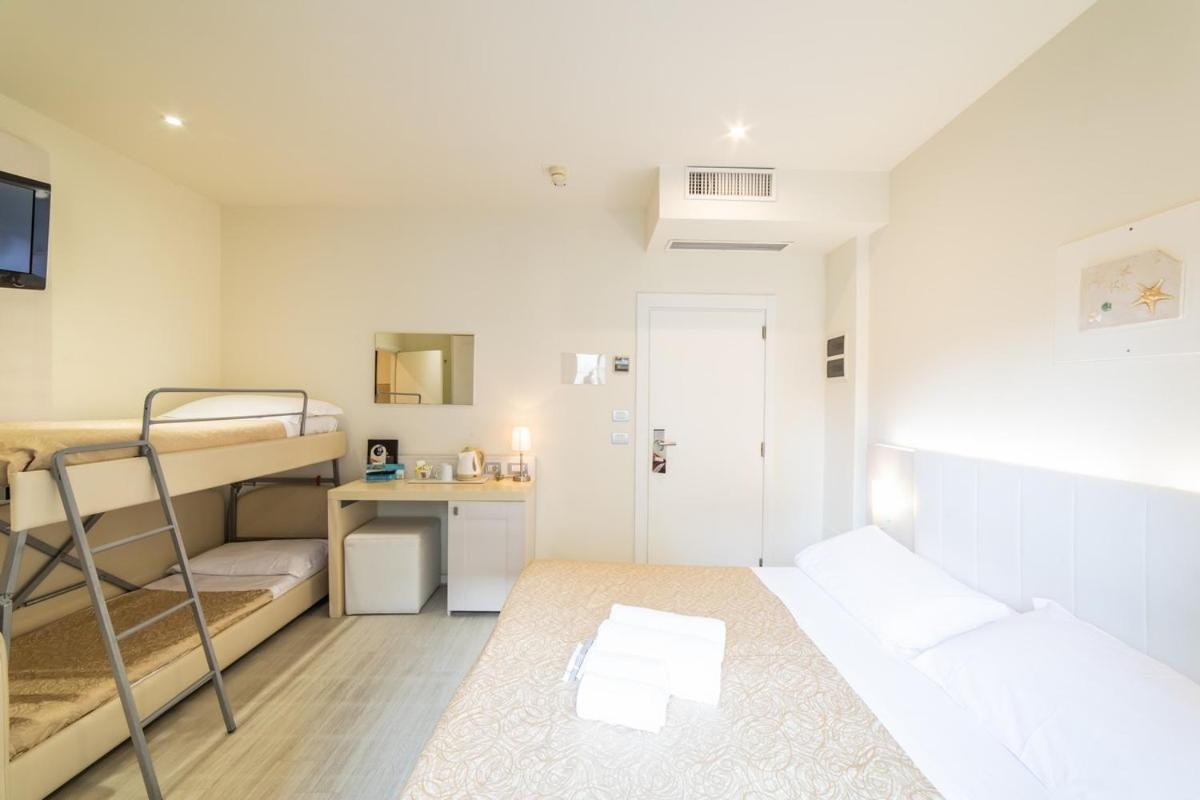 Quadruple Room - Photo 1