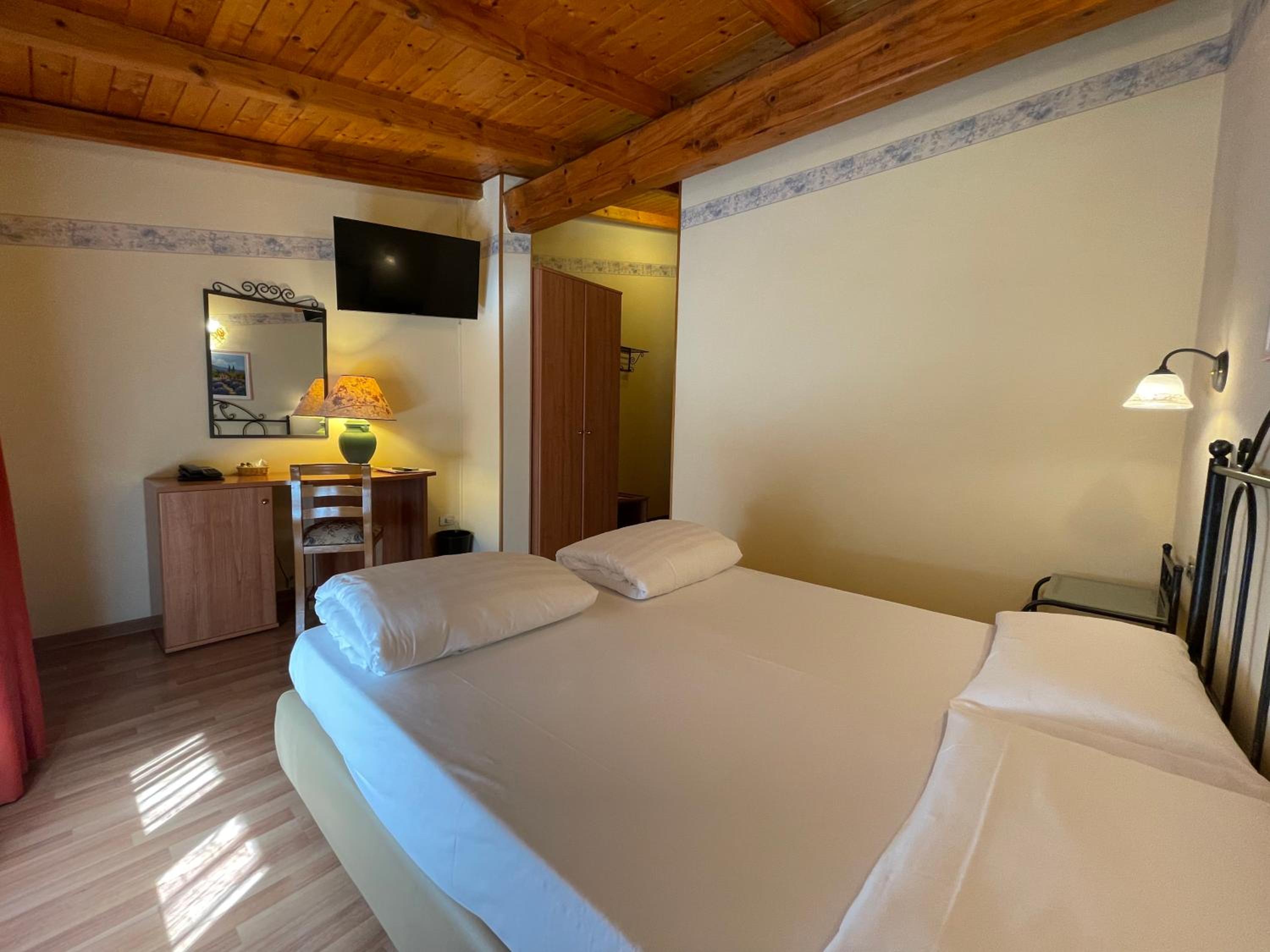 Double Room Attic - Mountain Side - Photo 6