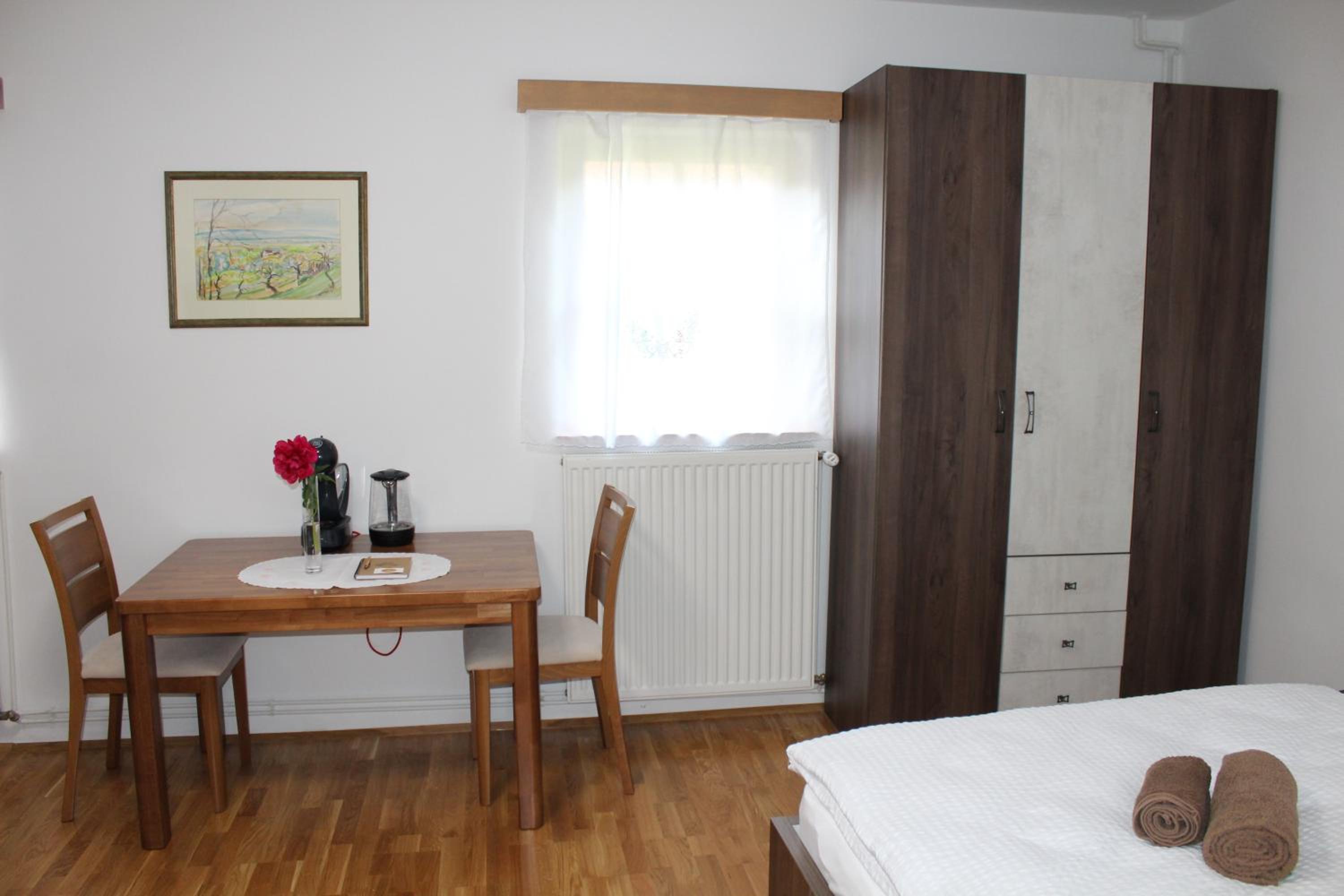 Studio Apartment - Photo 3