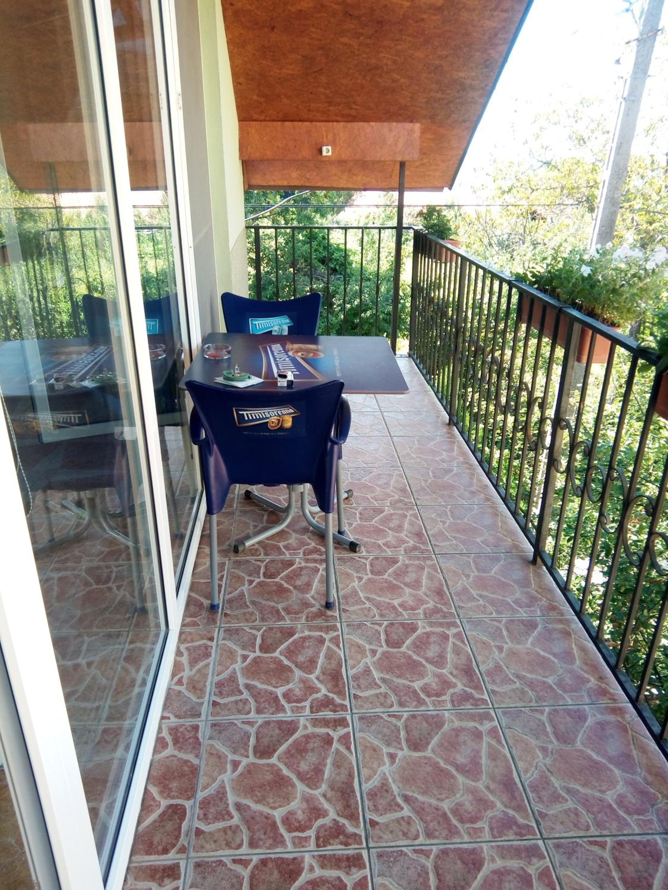 Studio with Balcony - Photo 5