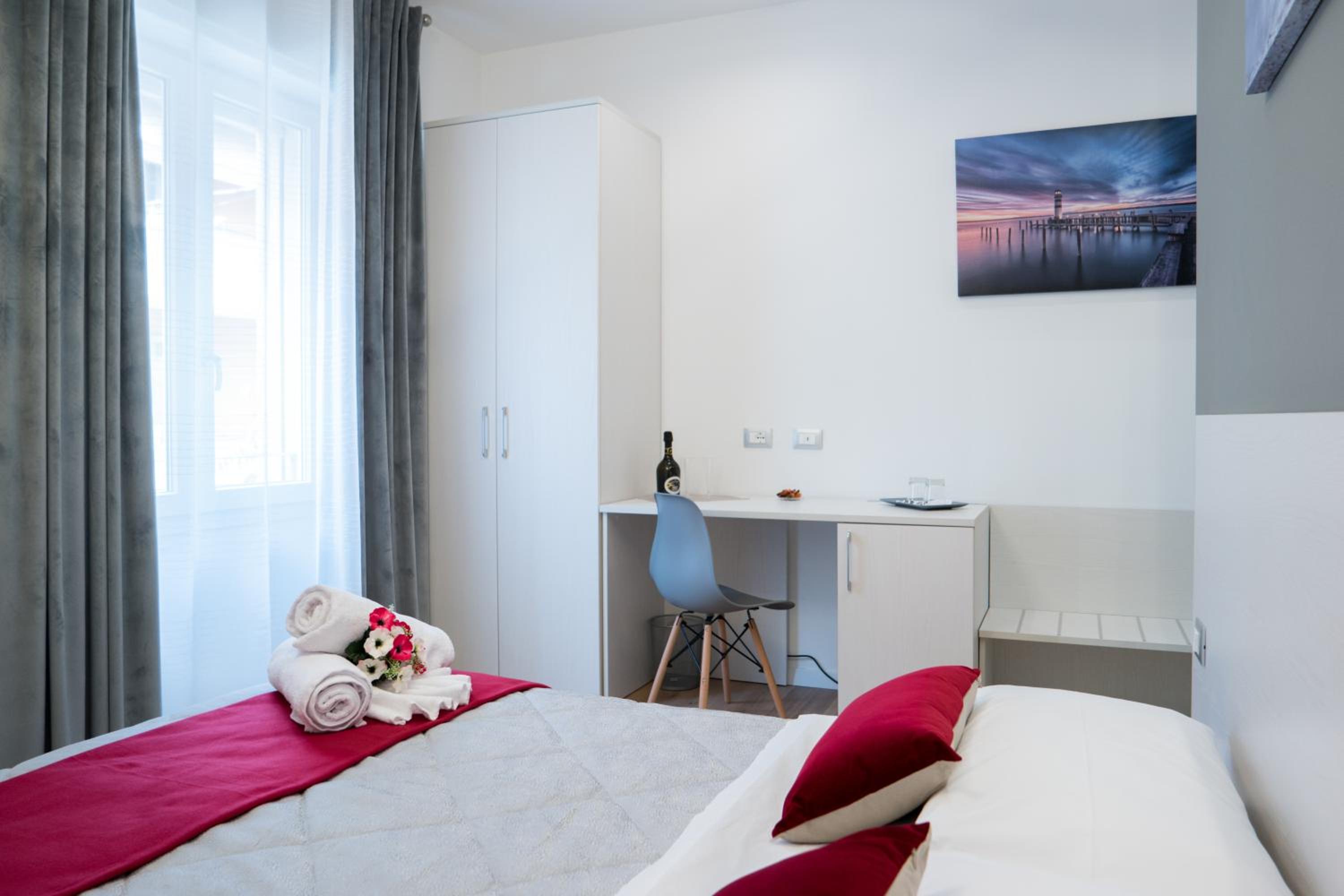 Deluxe Room (2 Adults + 1 Child) - Photo 14