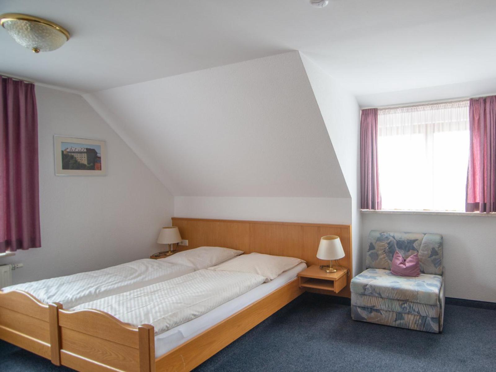 Quadruple Room with Private Bathroom - Photo 5