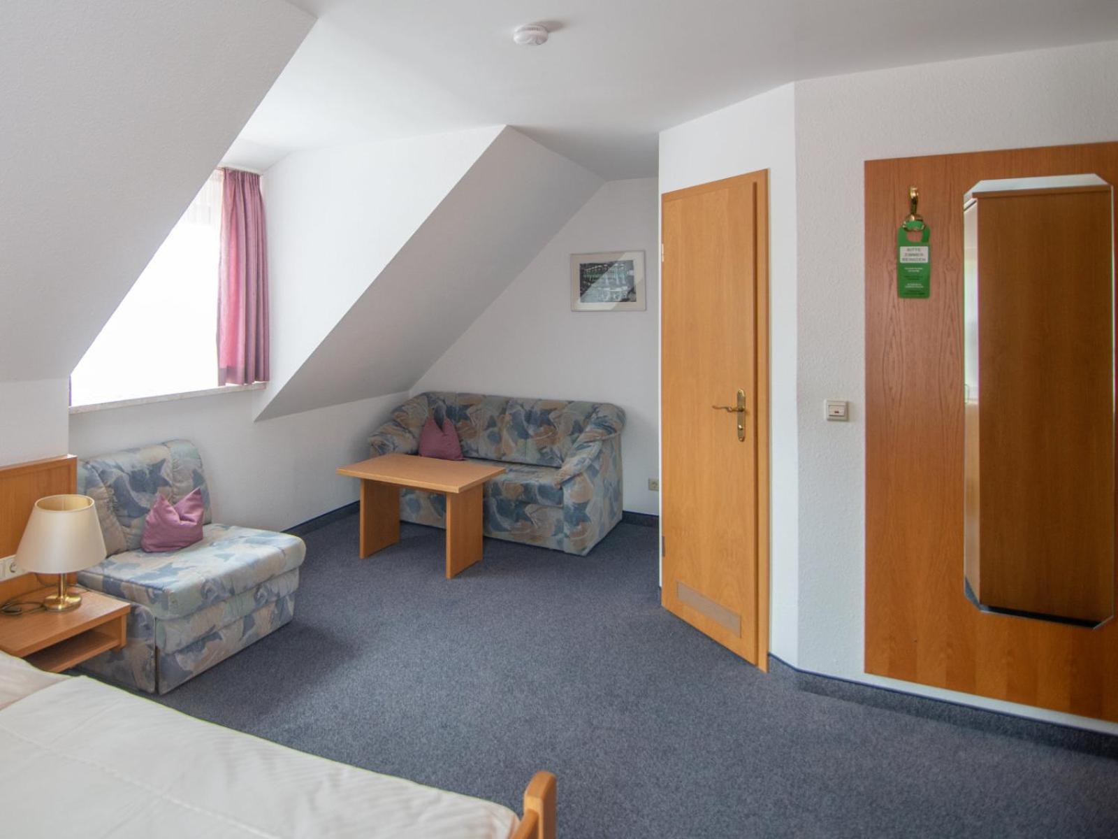 Quadruple Room with Private Bathroom - Photo 3