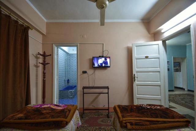 Double or Twin Room with Bathroom - Photo 1
