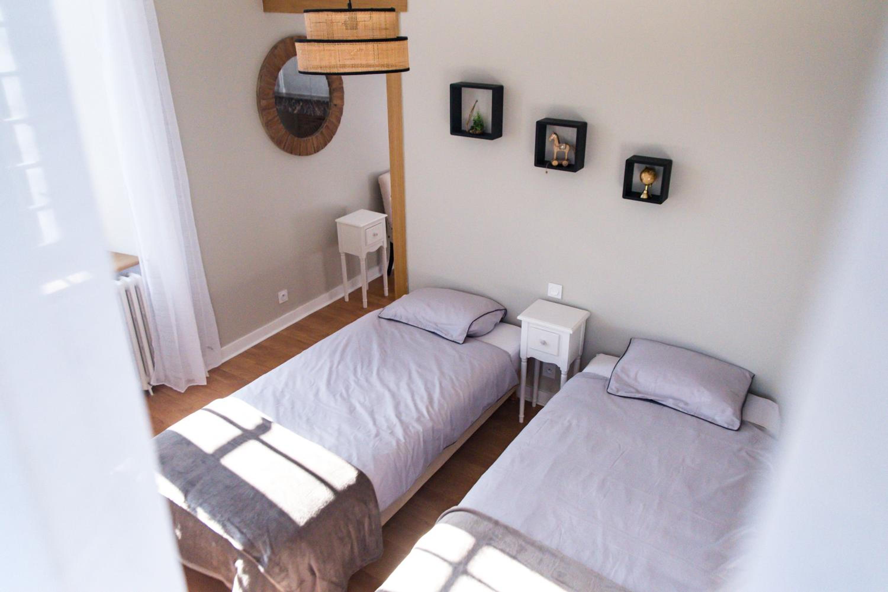 Family Room with Garden View - Photo 8