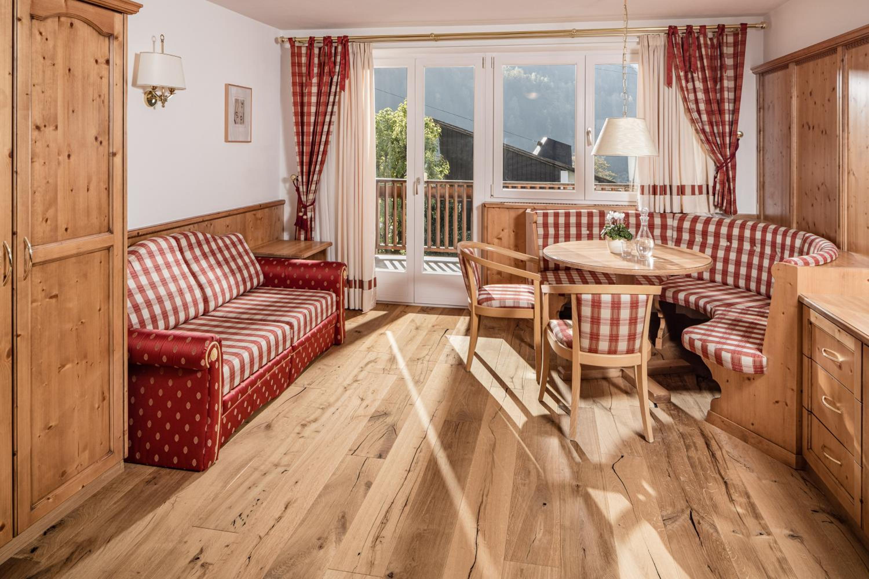 Deluxe Double Room with Balcony - Photo 2