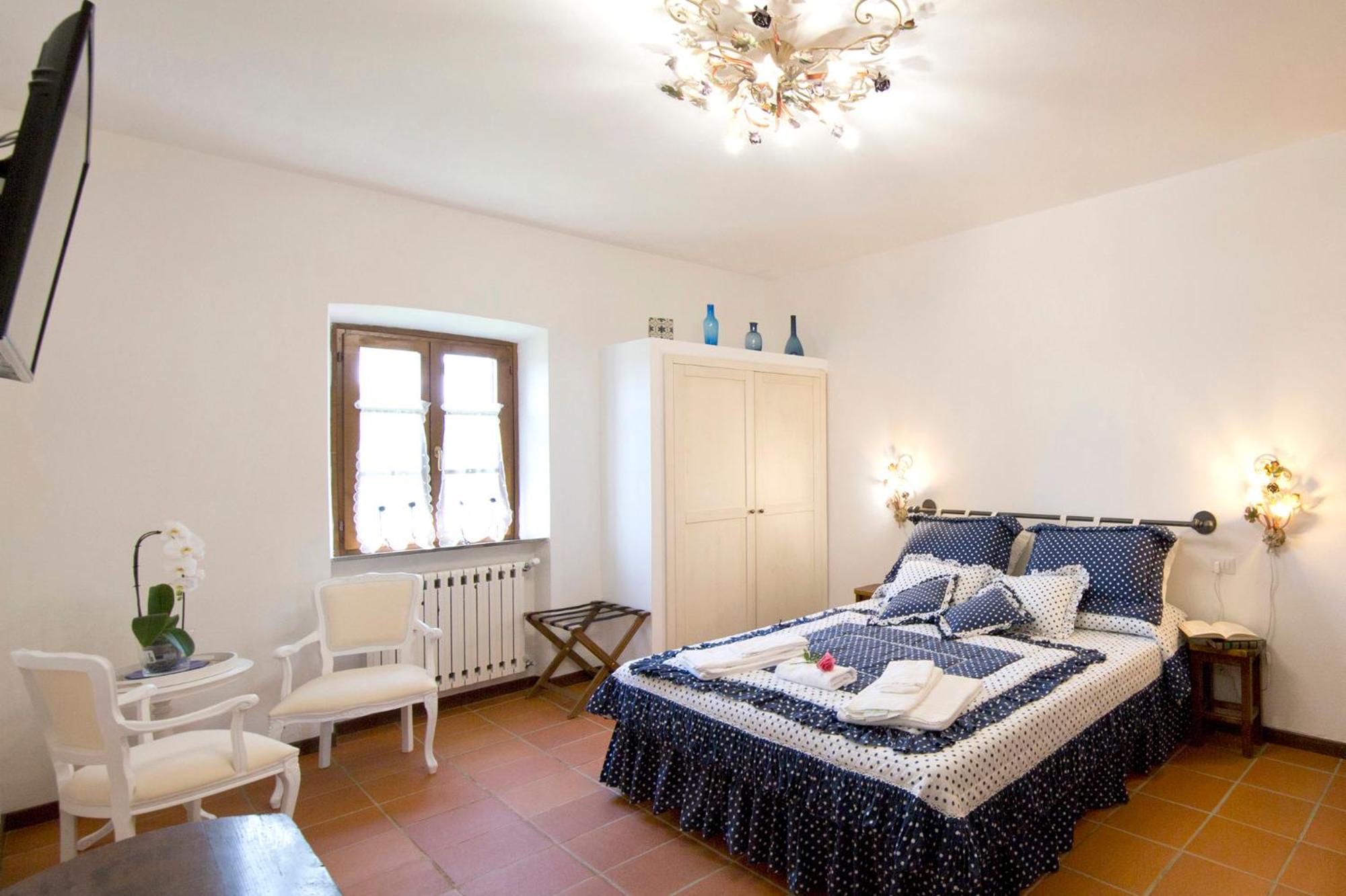 Large Double Room photo 1