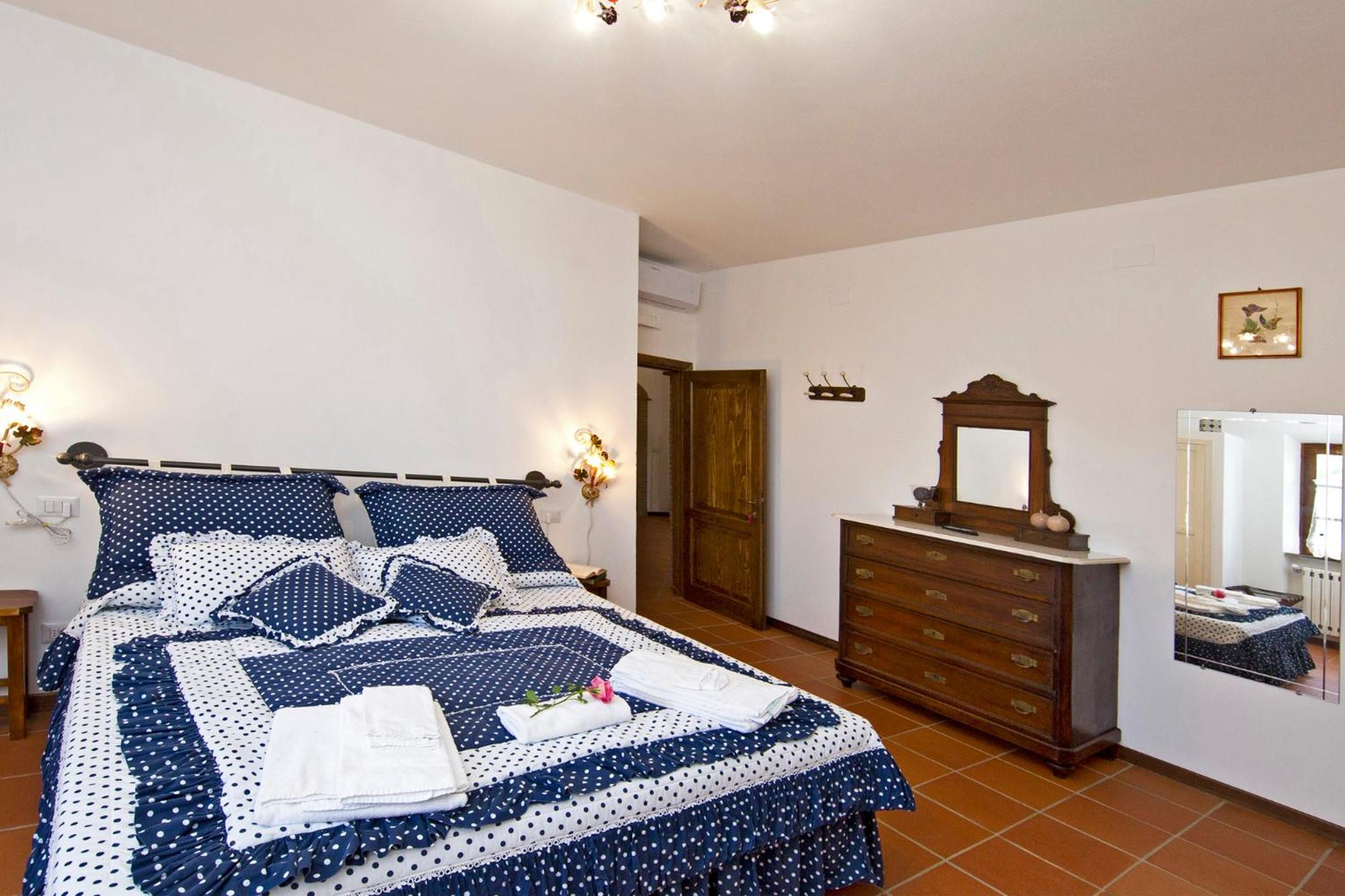 Large Double Room photo 3