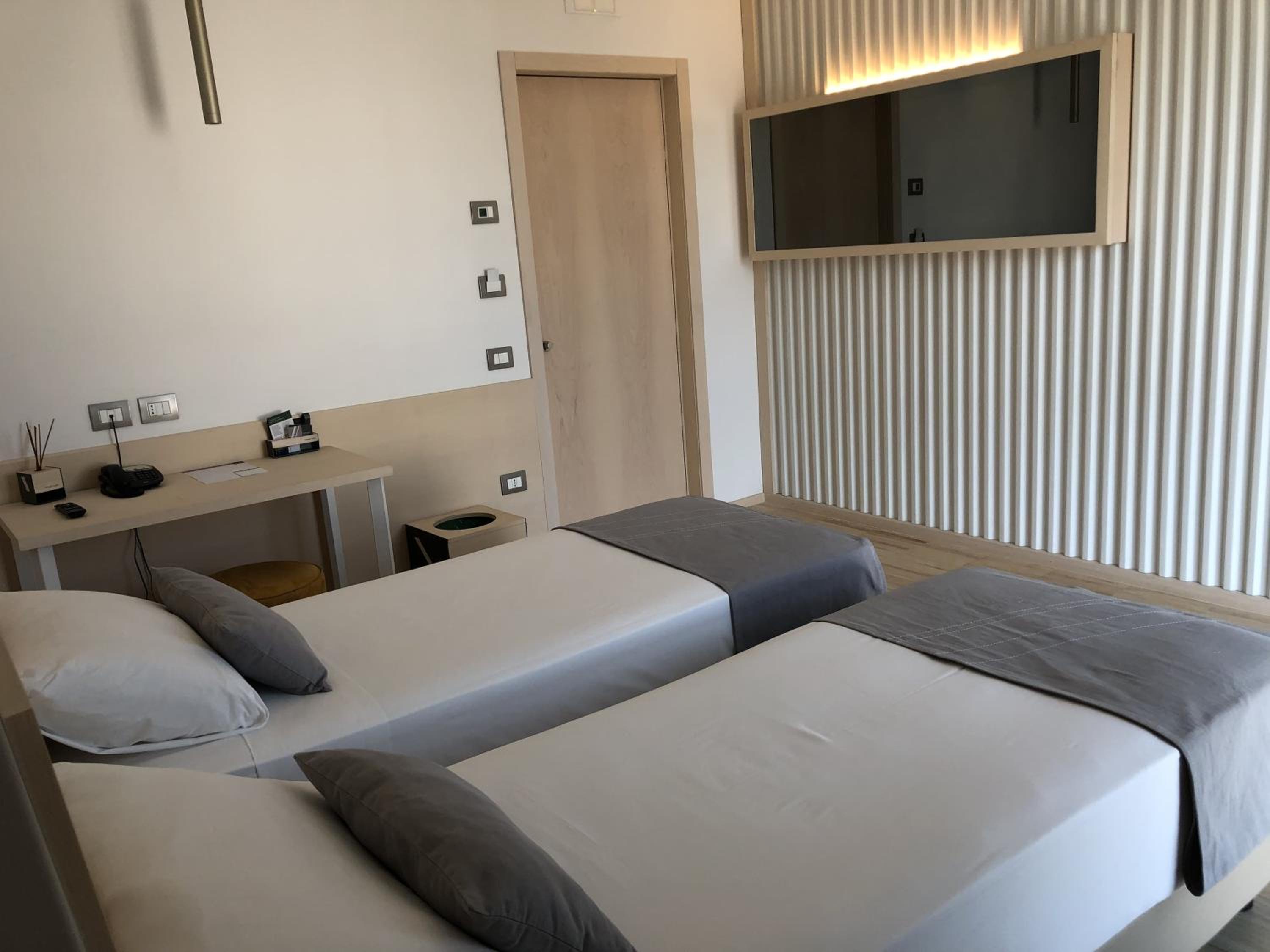 Twin Room - Photo 5
