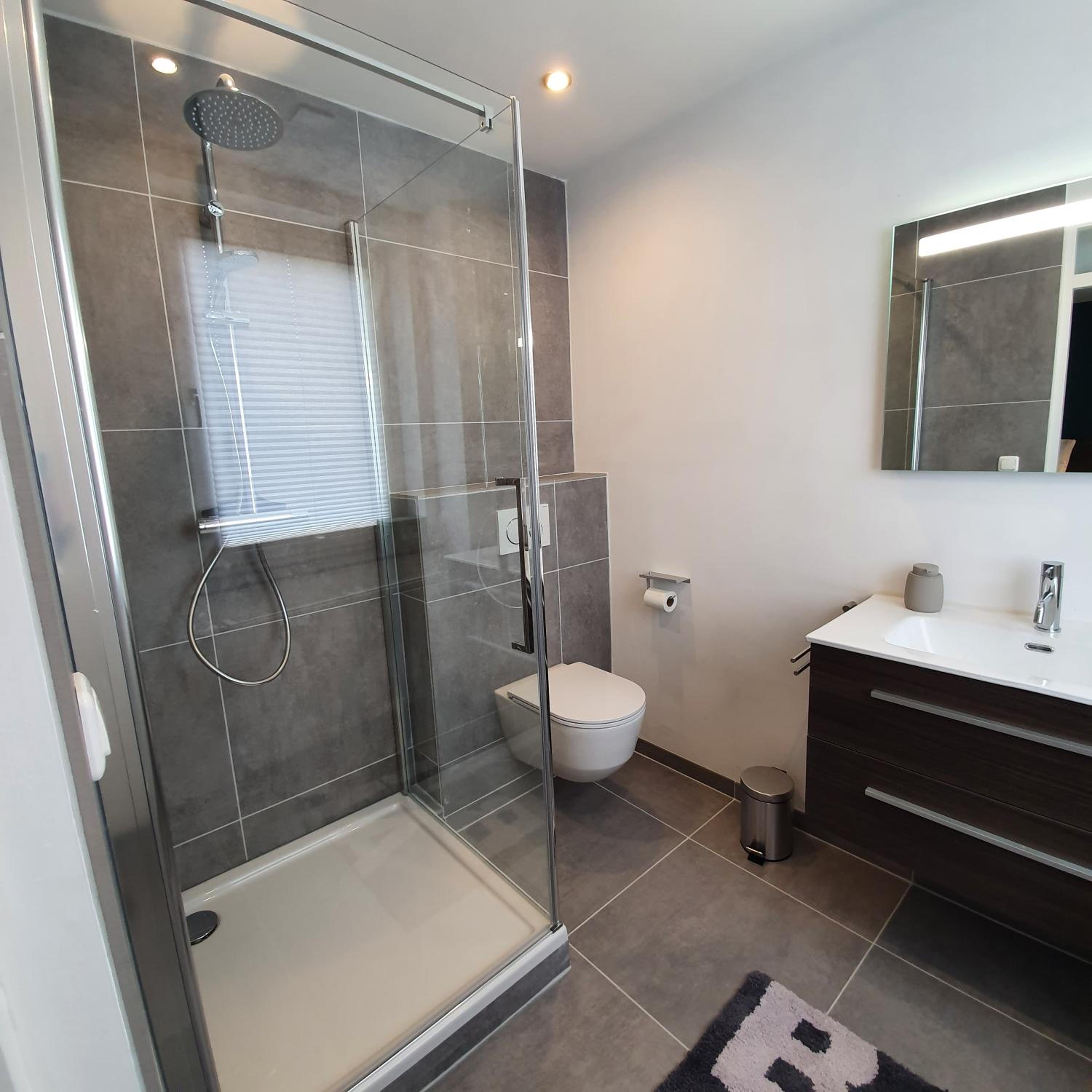 Large Double Room - Photo 12