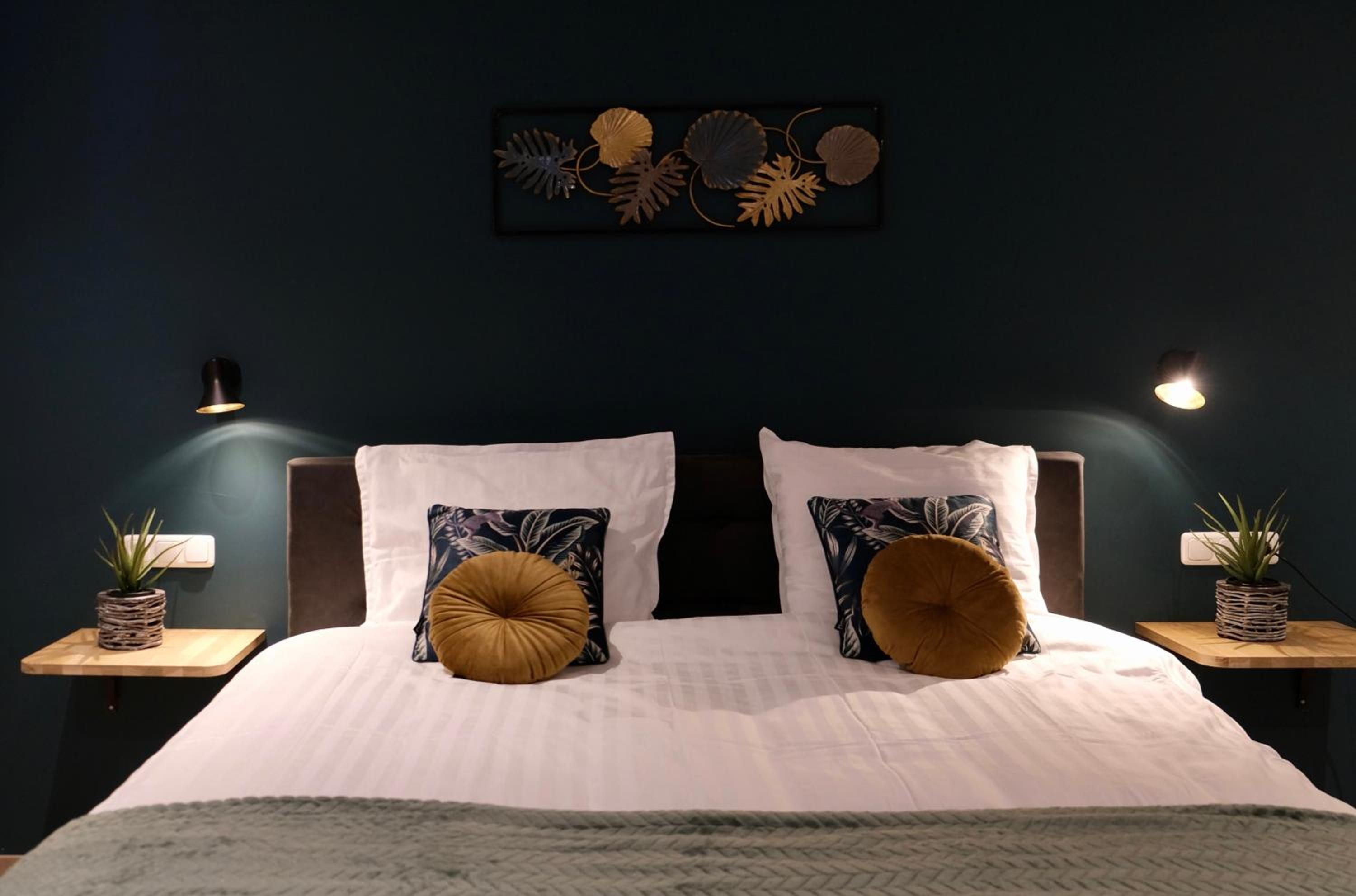 Large Double Room - Photo 8
