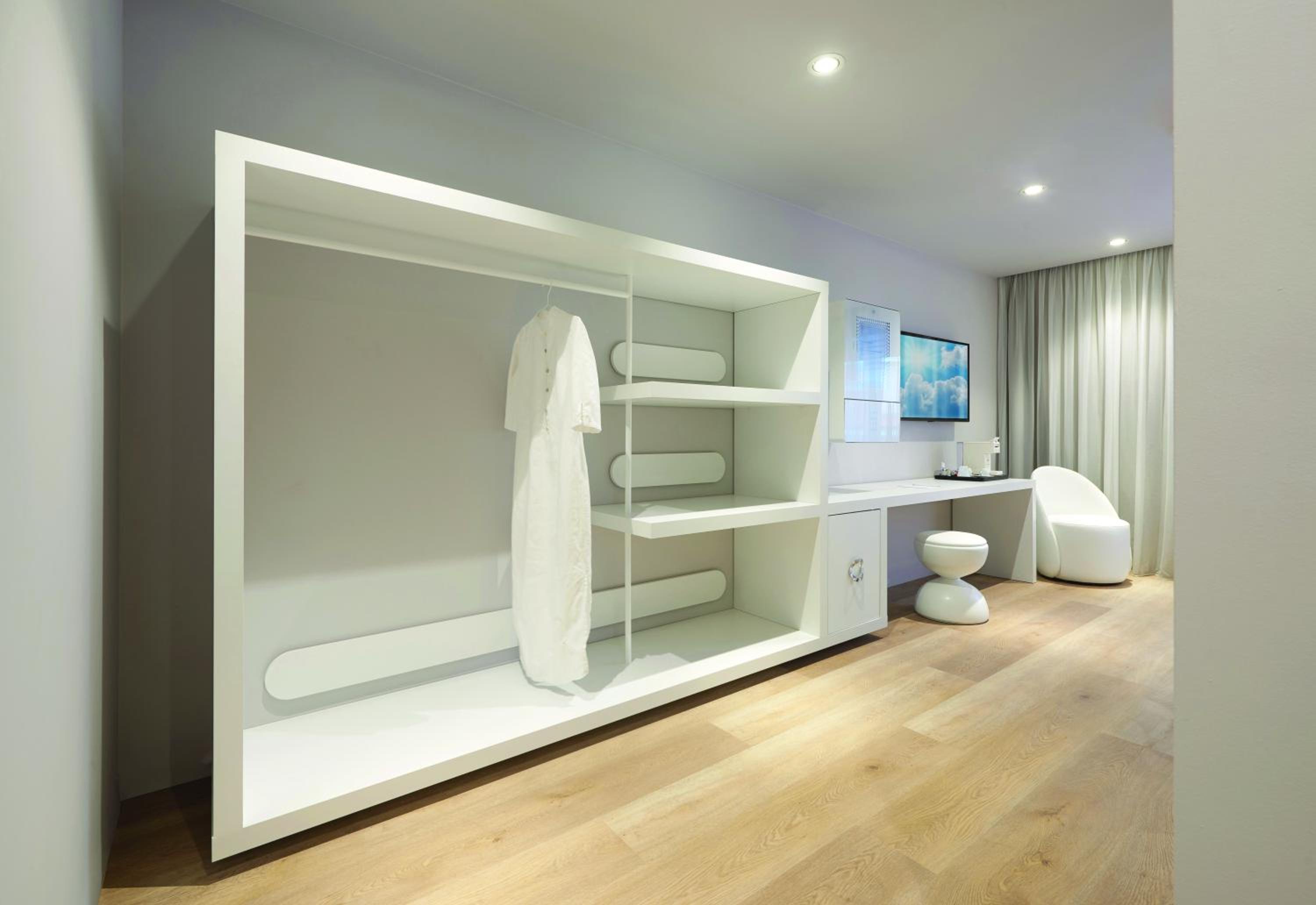 Deluxe Junior Suite - Photo 11