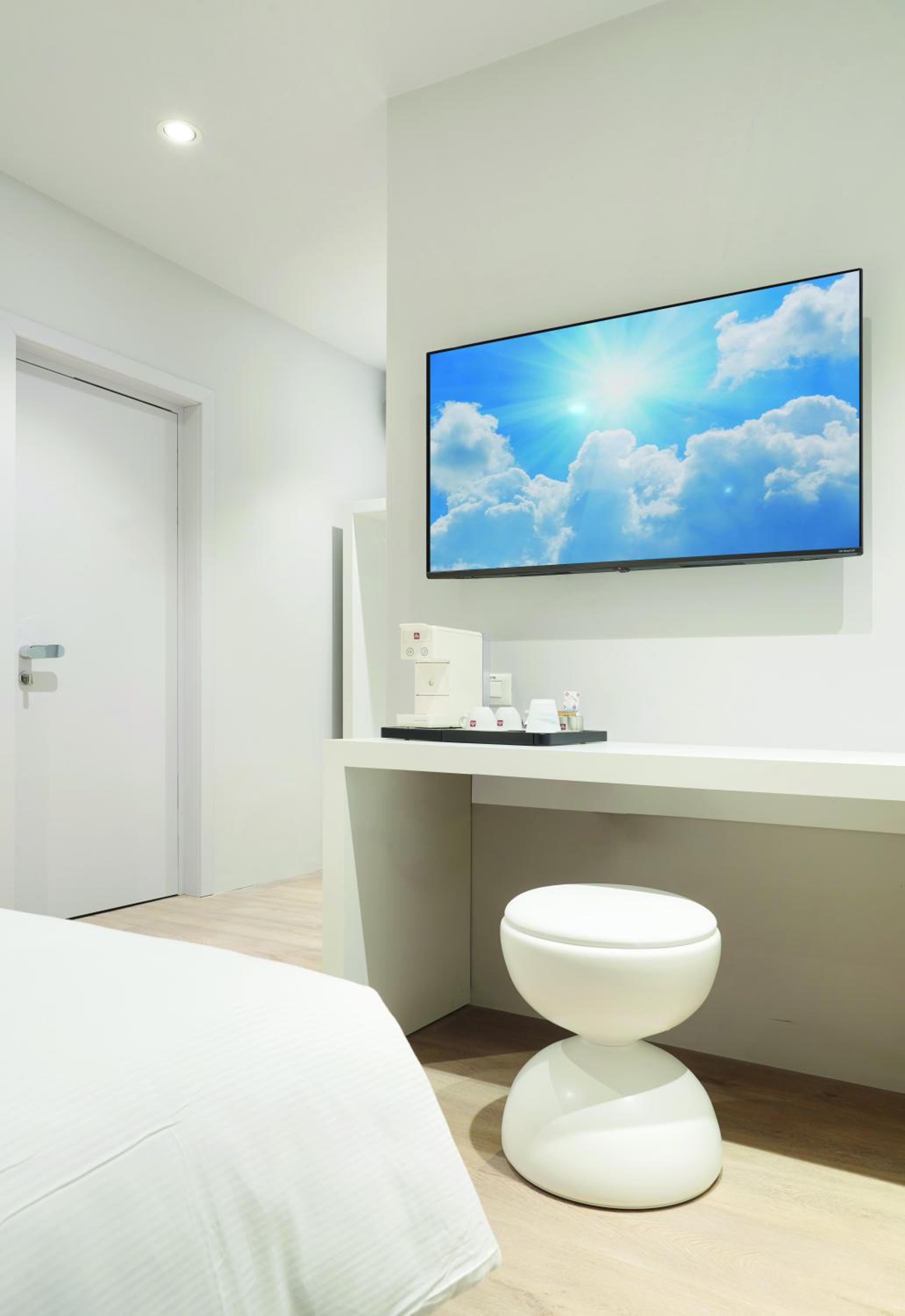 Deluxe Double or Twin Room - Photo 7