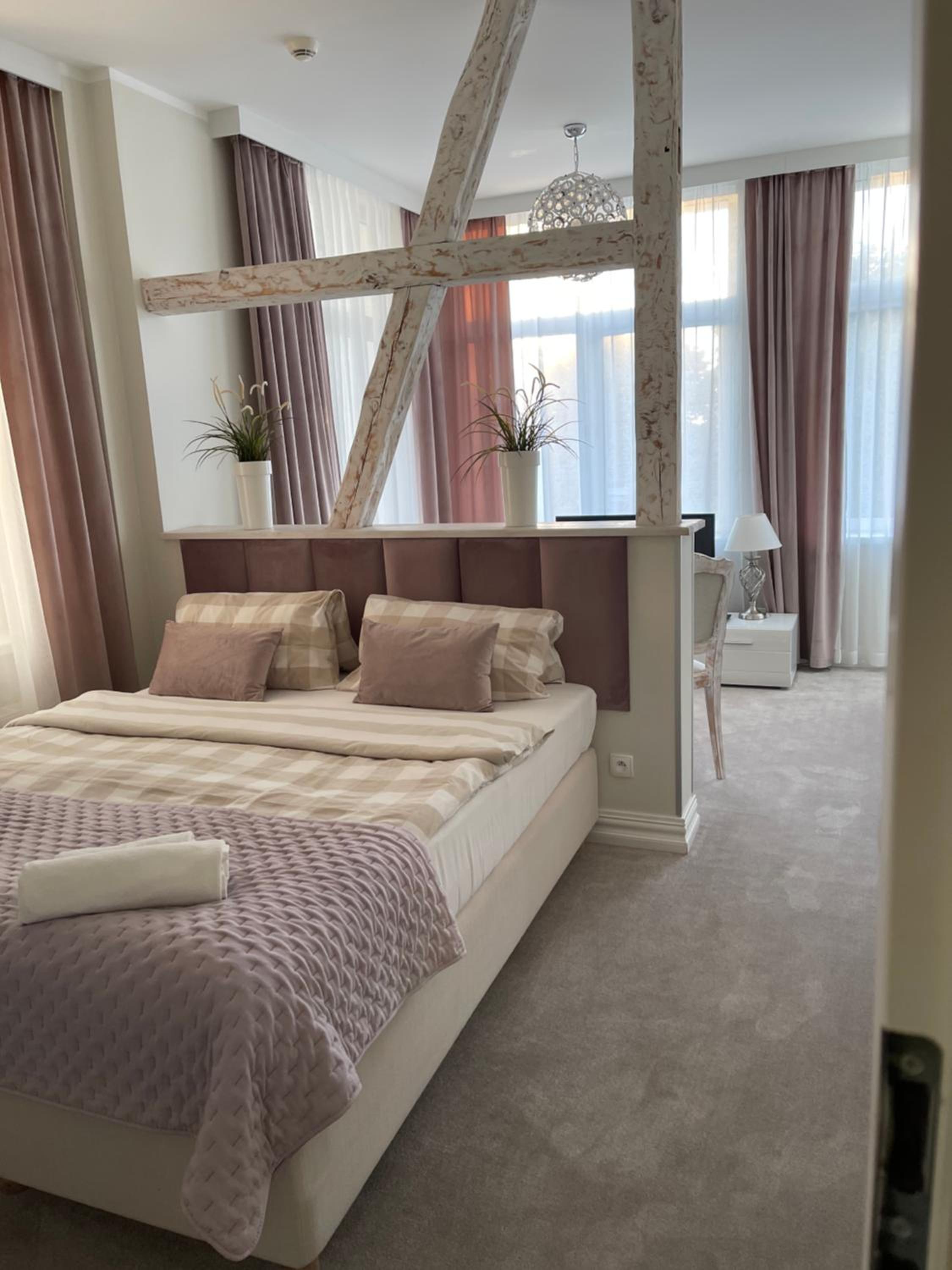 Double Room with Balcony - Photo 6