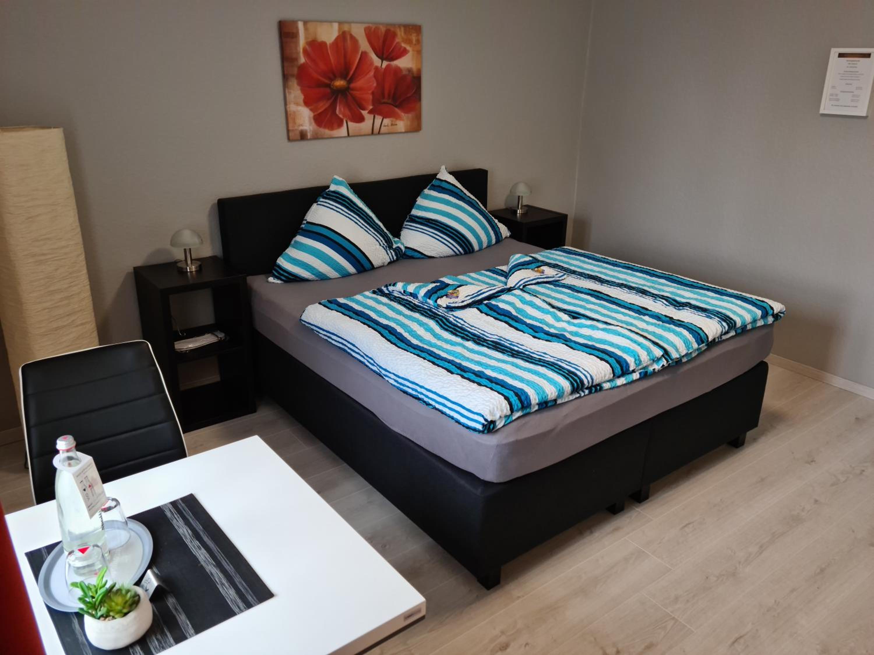 Double Room with Private Bathroom - Photo 9