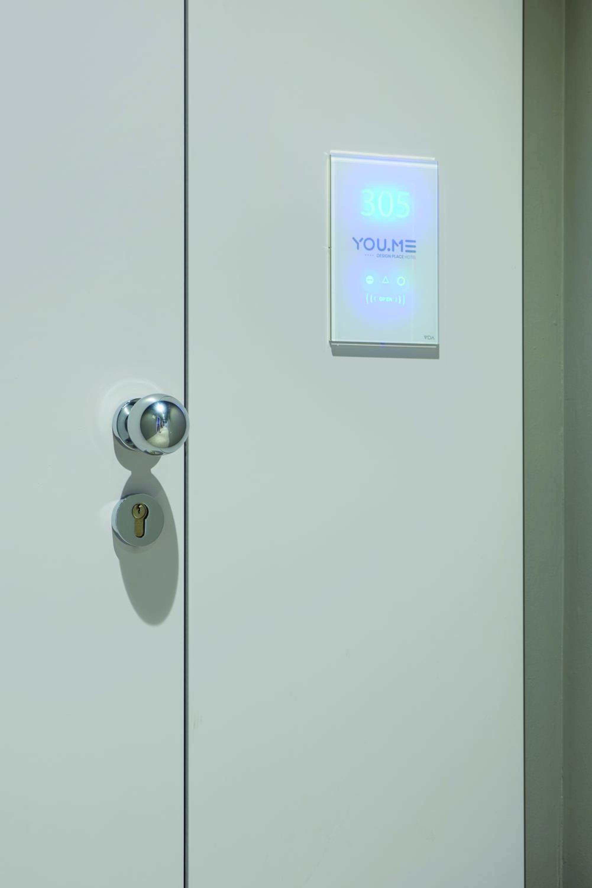 Deluxe Double or Twin Room - Photo 12