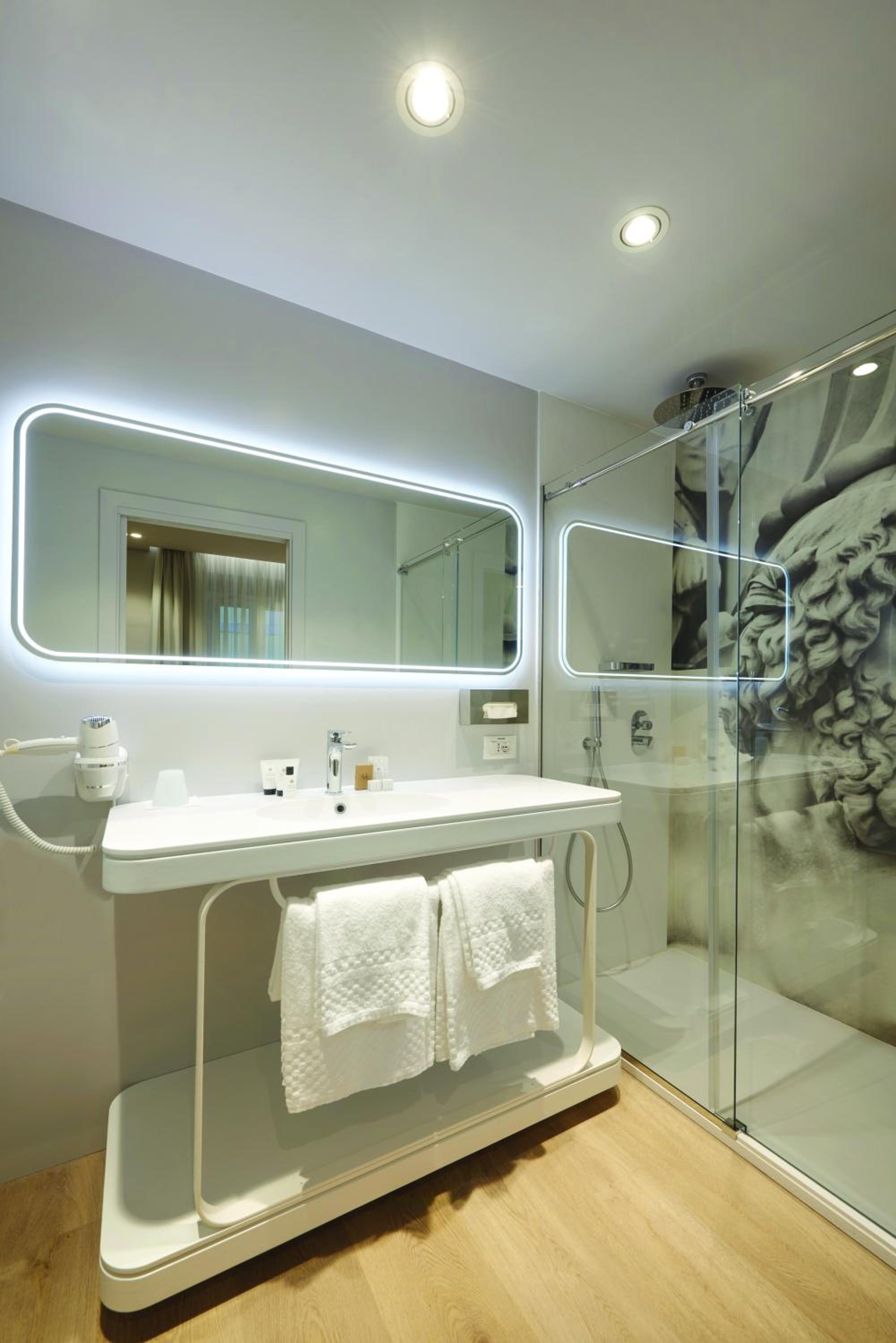 Deluxe Suite - Photo 3