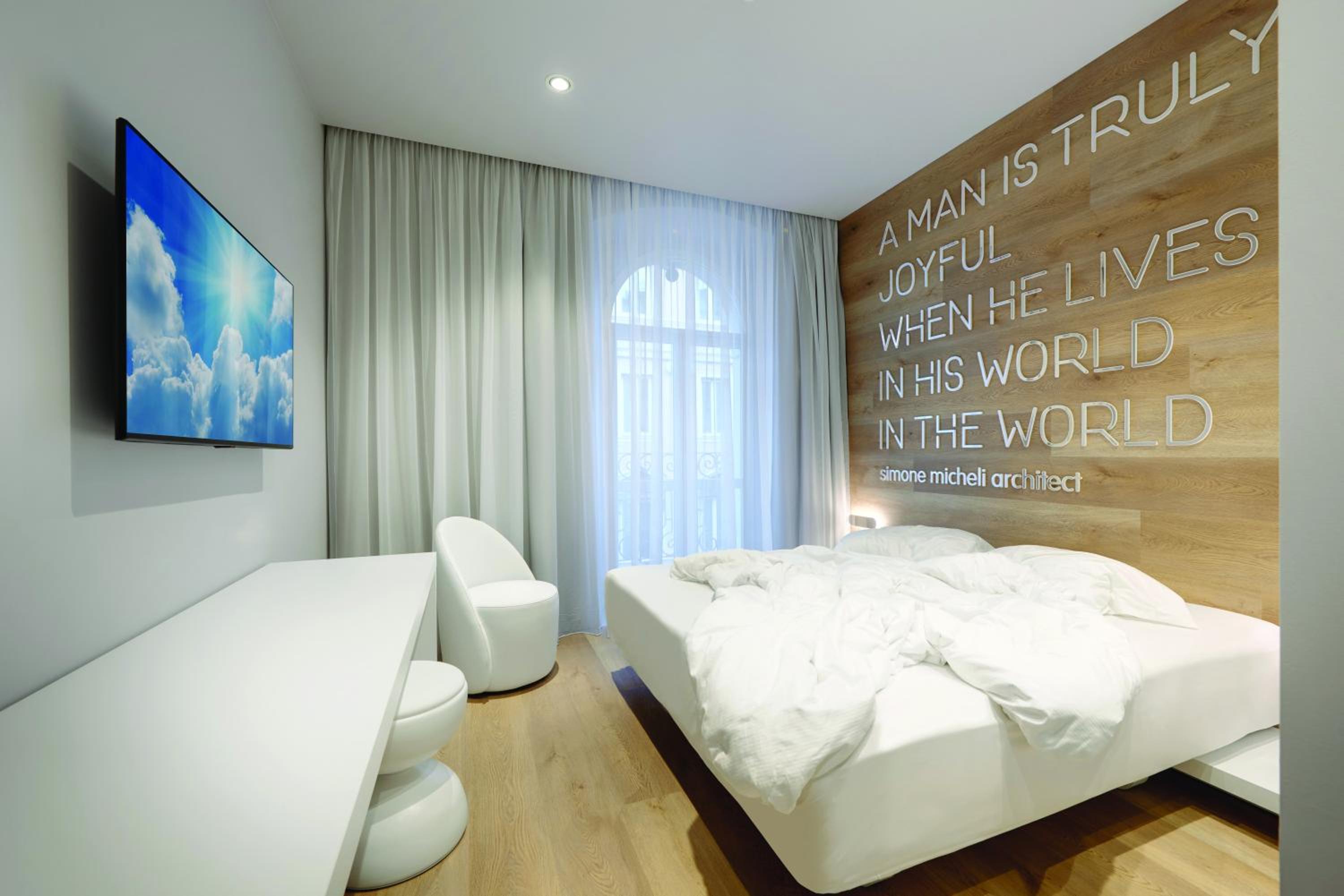Deluxe Double or Twin Room with Balcony - Photo 6