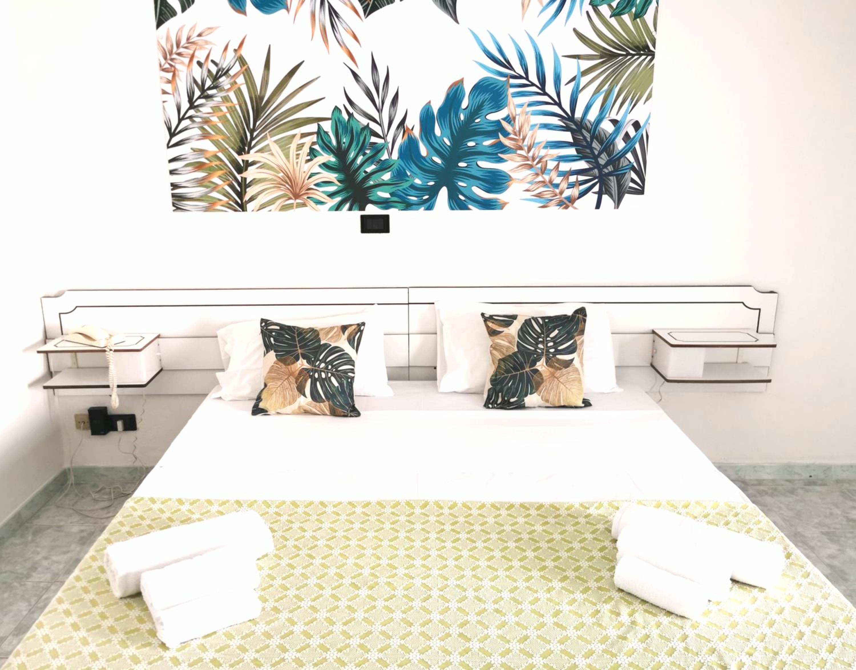 Quadruple Room with Sea View - Photo 10