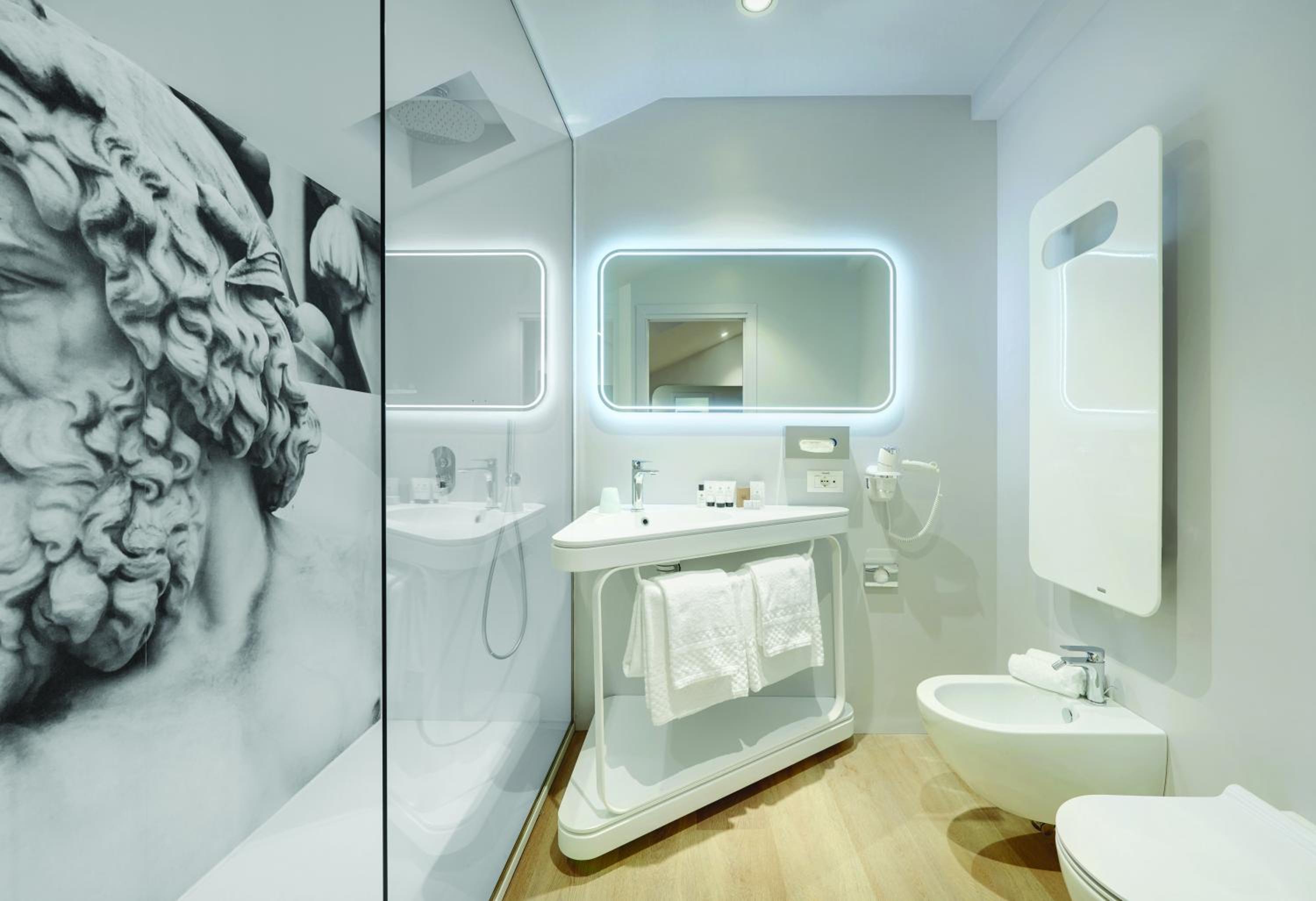 Deluxe Double or Twin Room - Photo 4