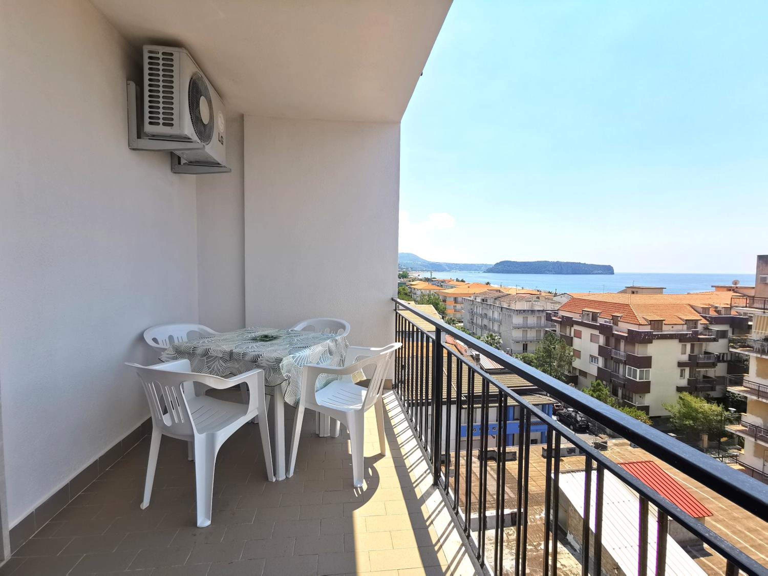 Quadruple Room with Sea View - Photo 15