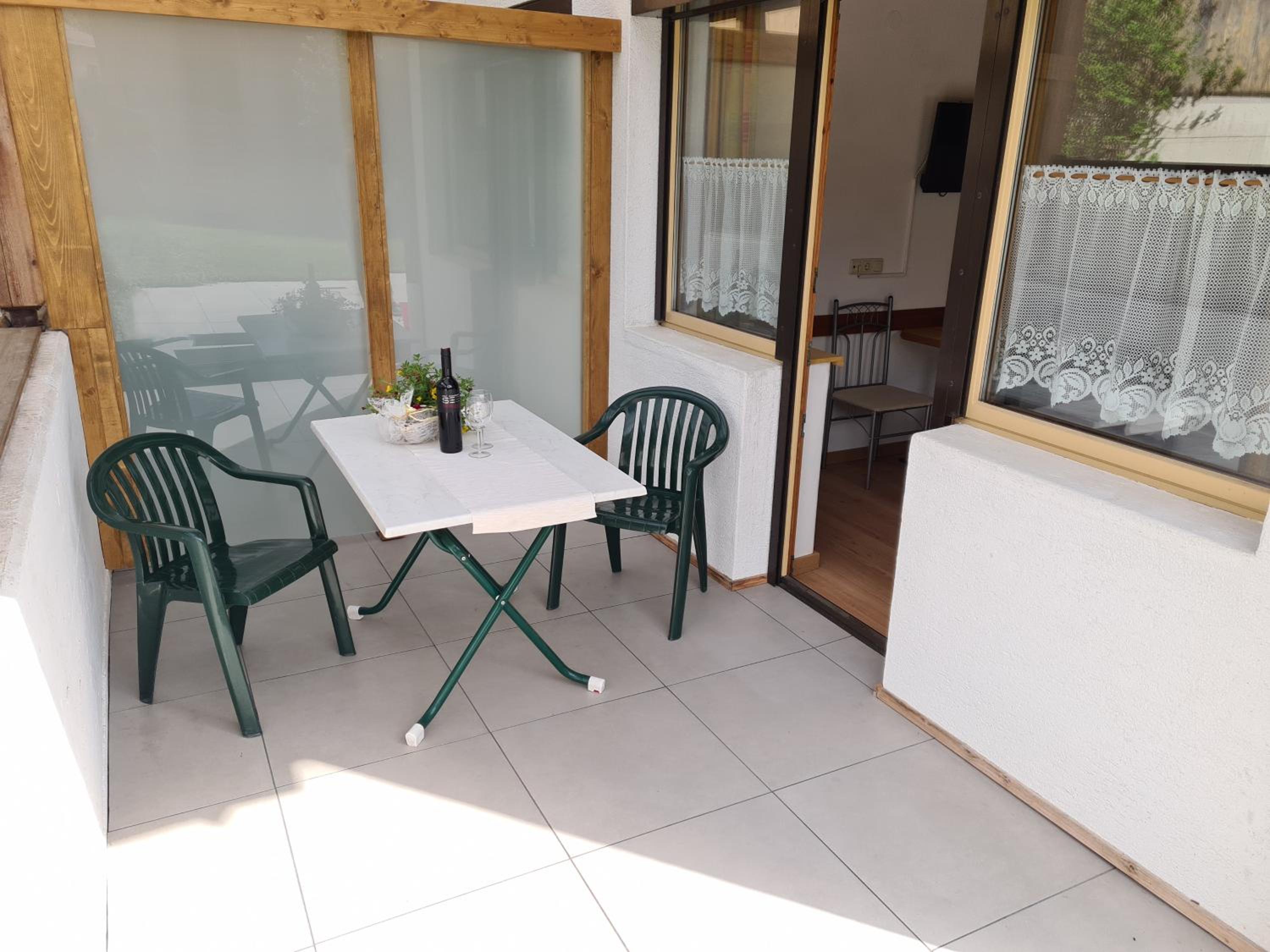 One-Bedroom Apartment with Terrace photo 2