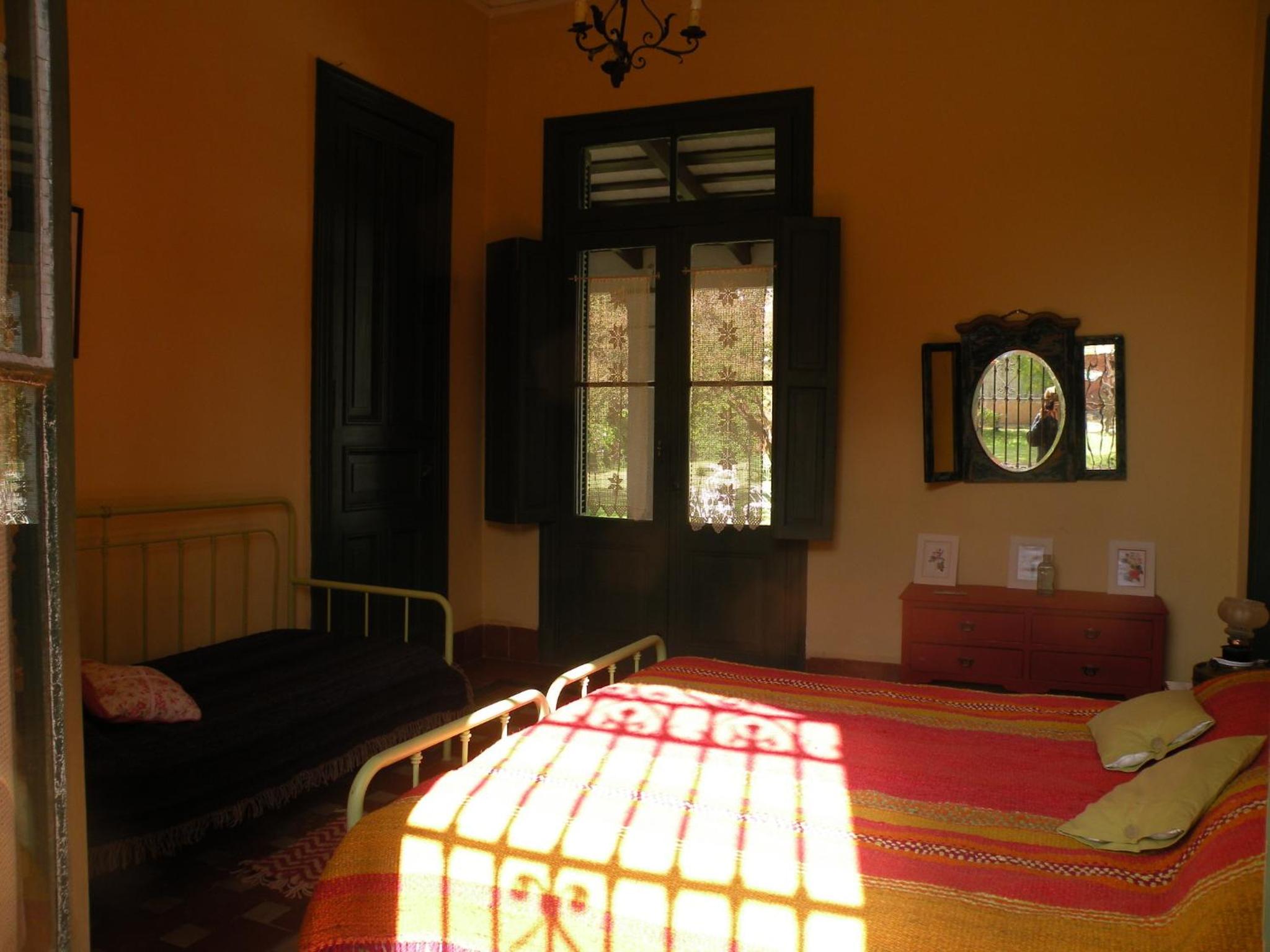 Five-Bedroom House photo 2