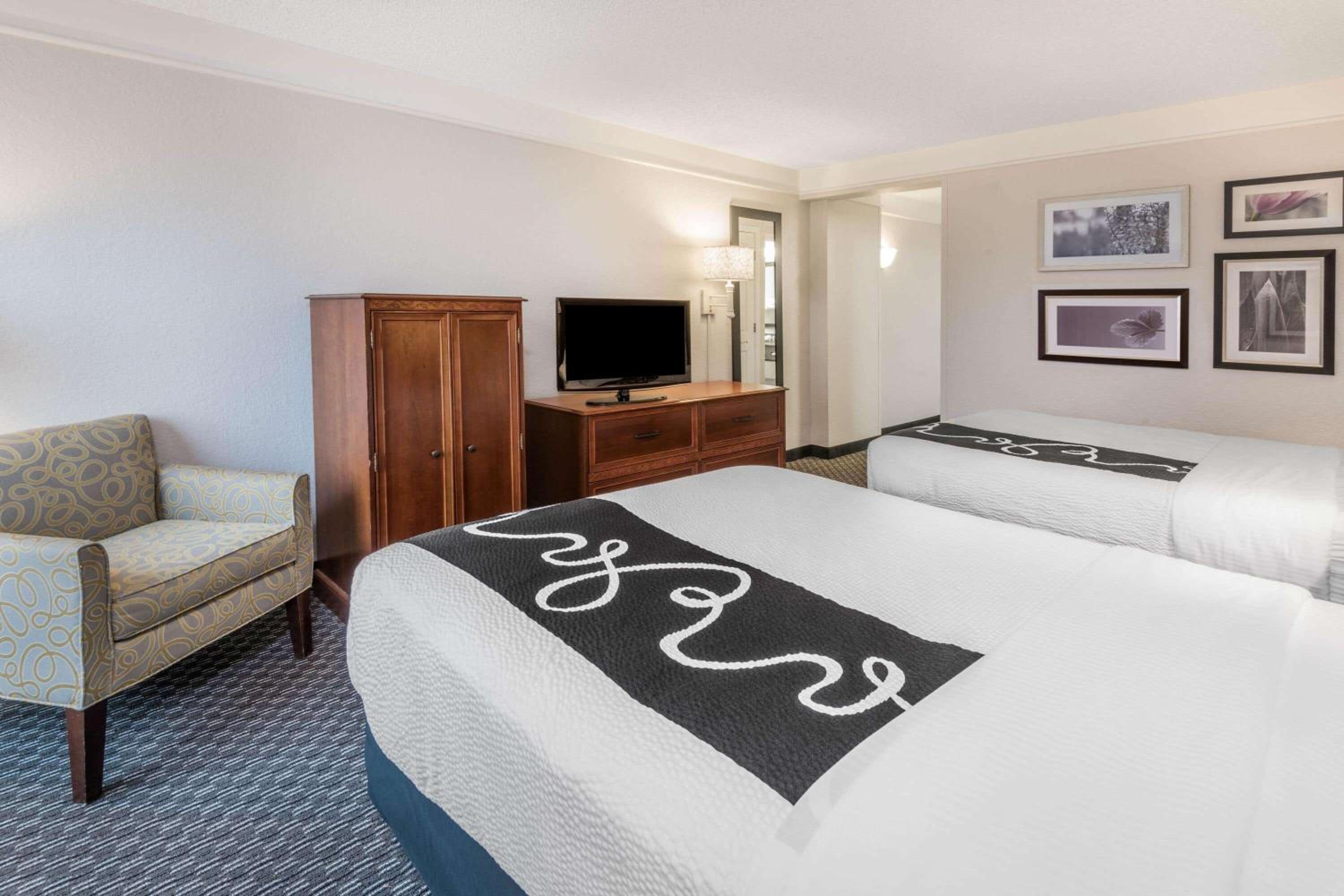 Double Room with Two Double Beds - Photo 2