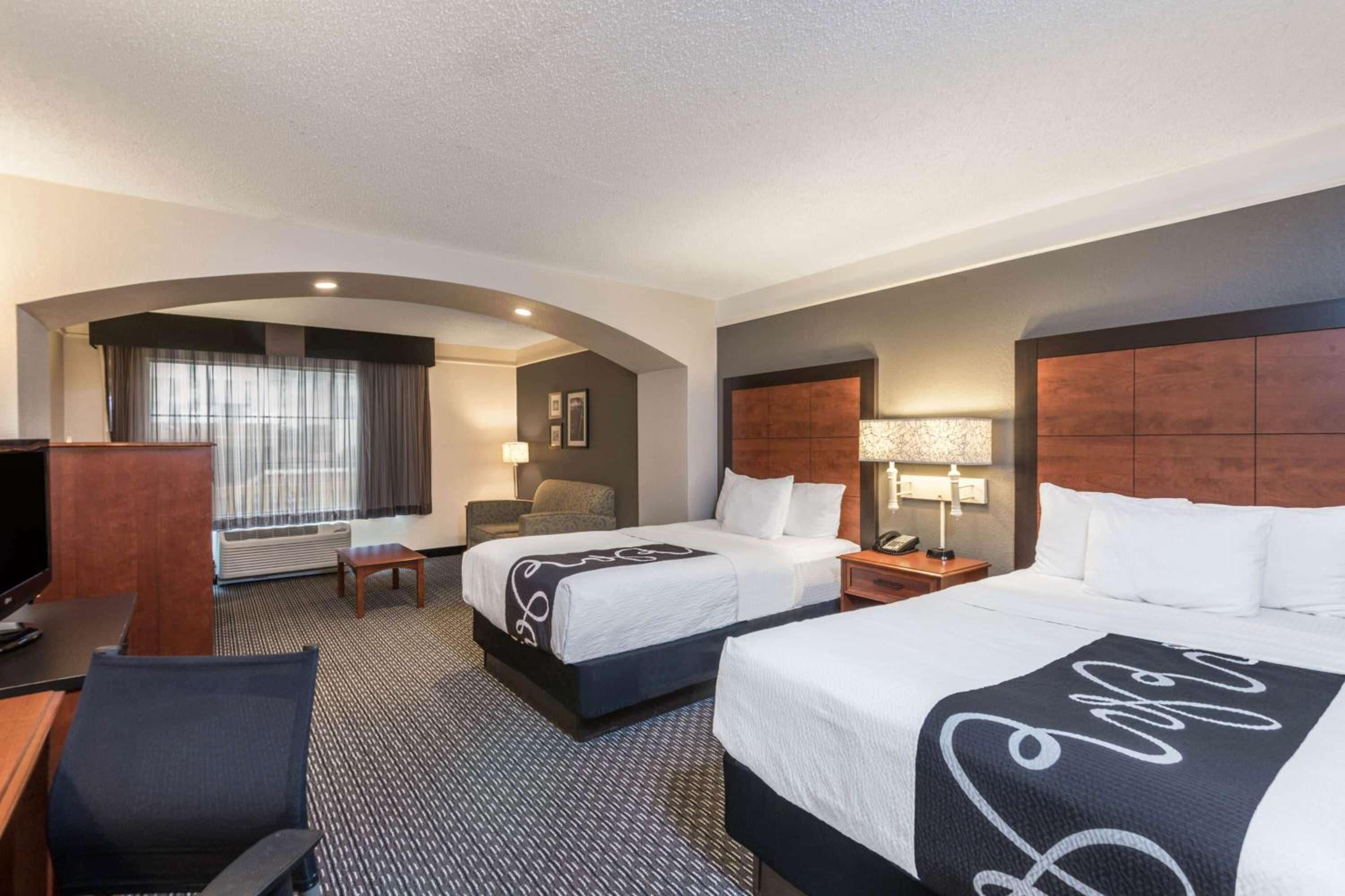 Double Junior Suite with Two Double Beds - Photo 3