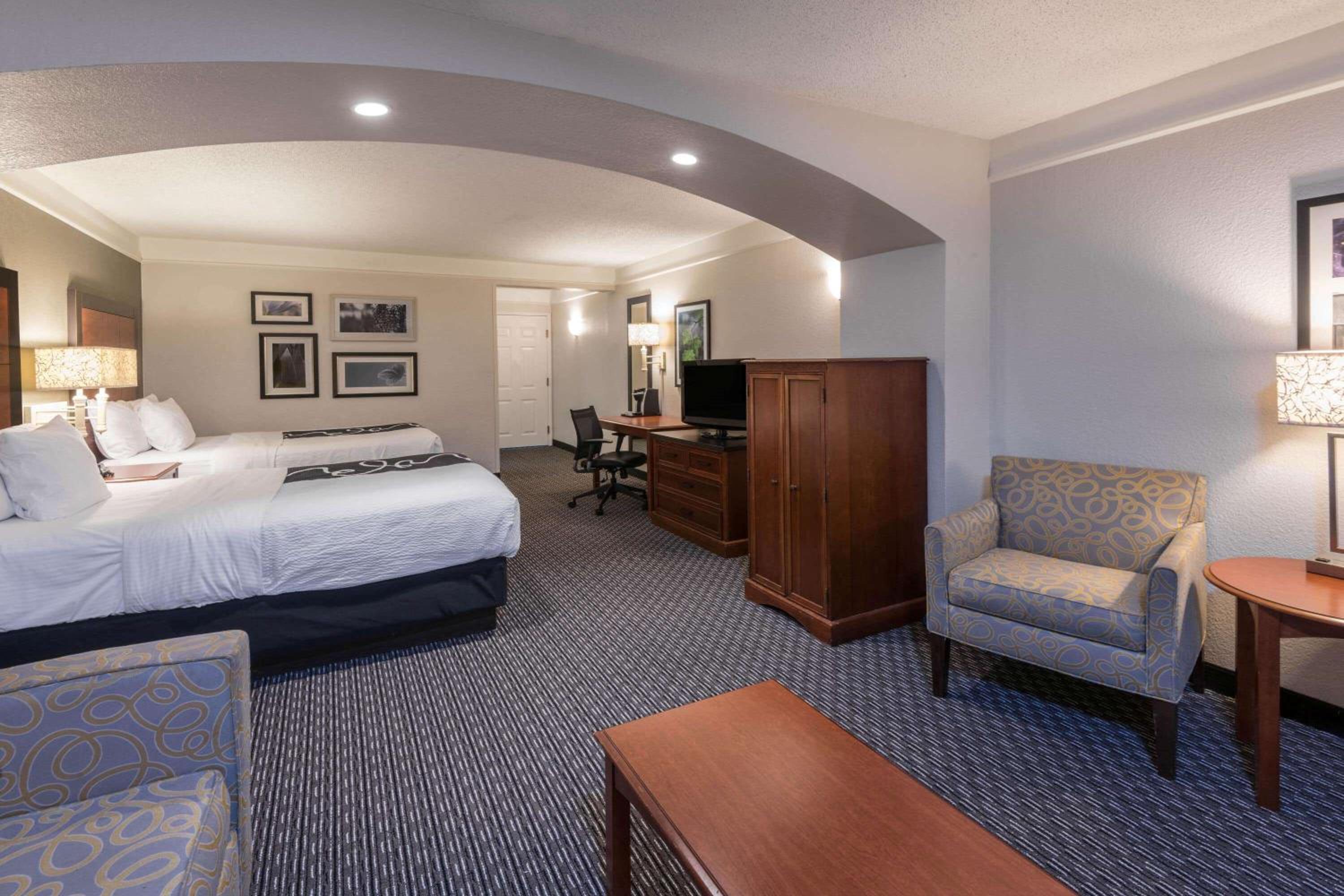 Double Junior Suite with Two Double Beds - Photo 2