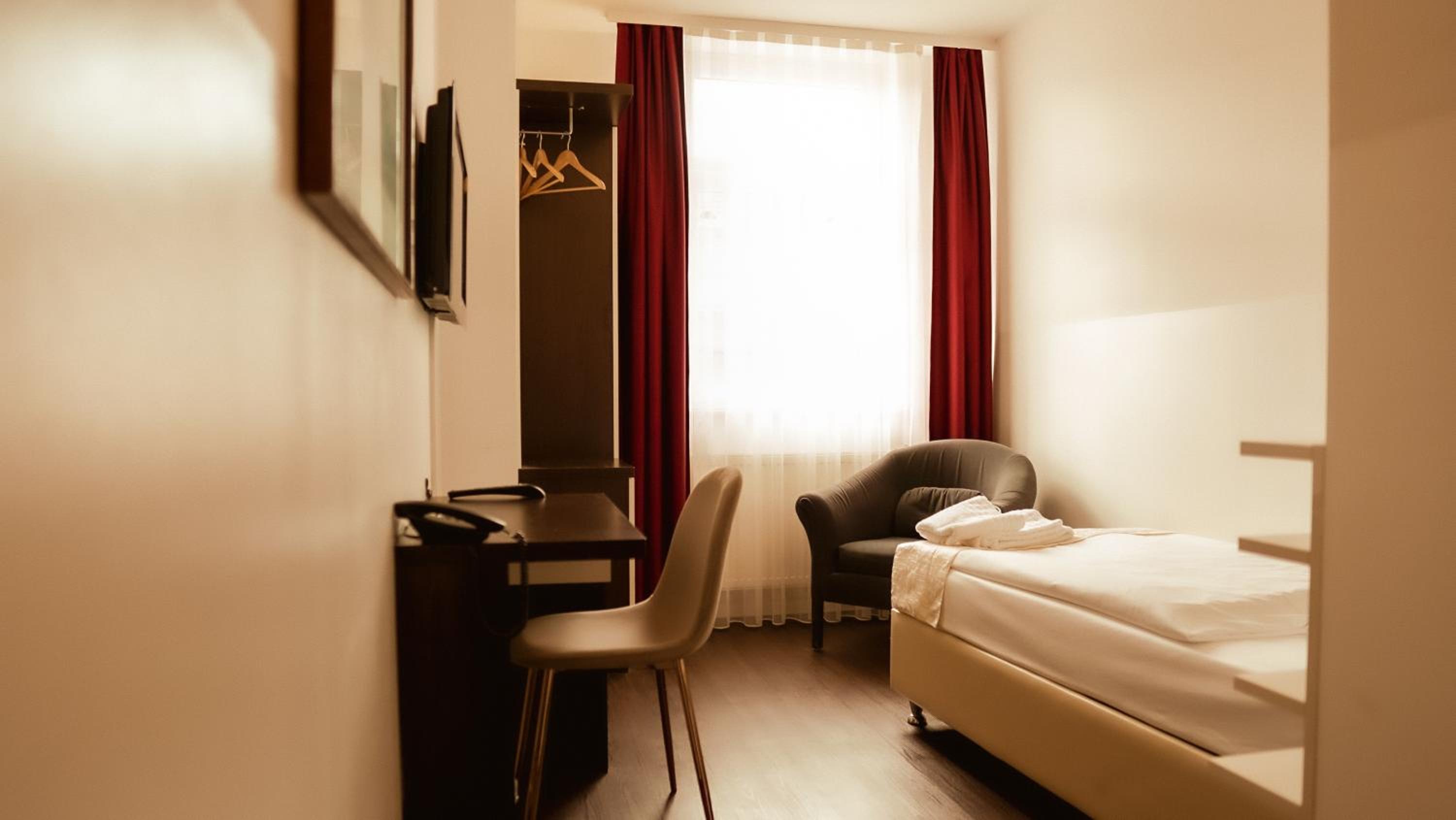 Single Room photo 3