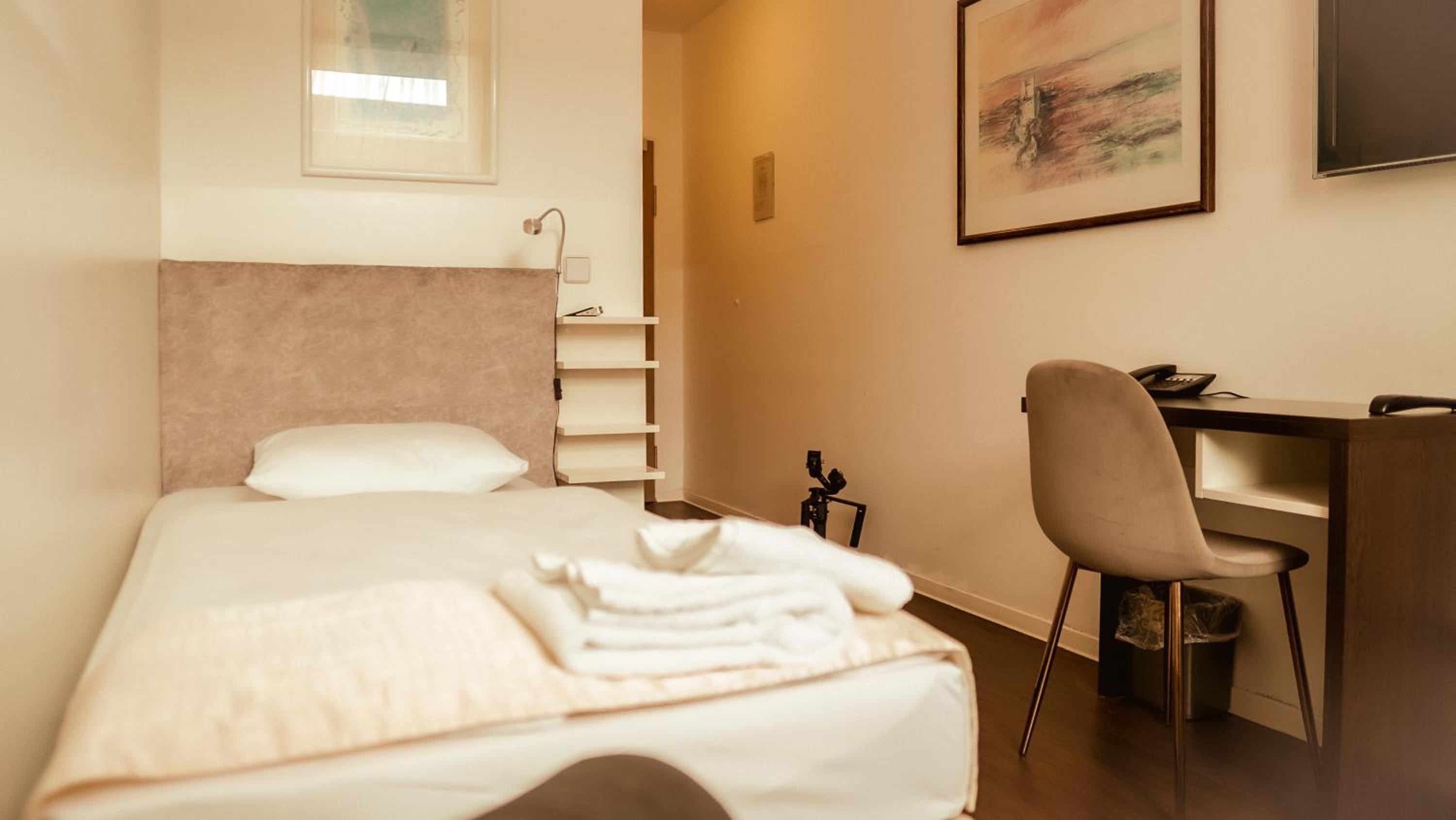 Single Room photo 2