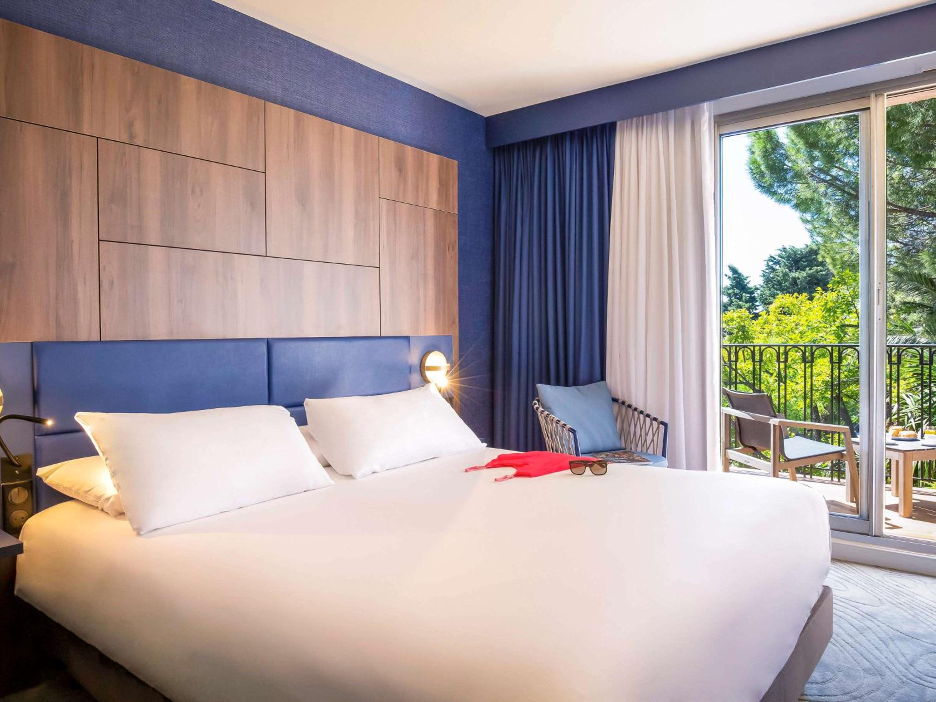 Junior suite, 1 double bed and 1 sofa bed for 2 people with Garden View