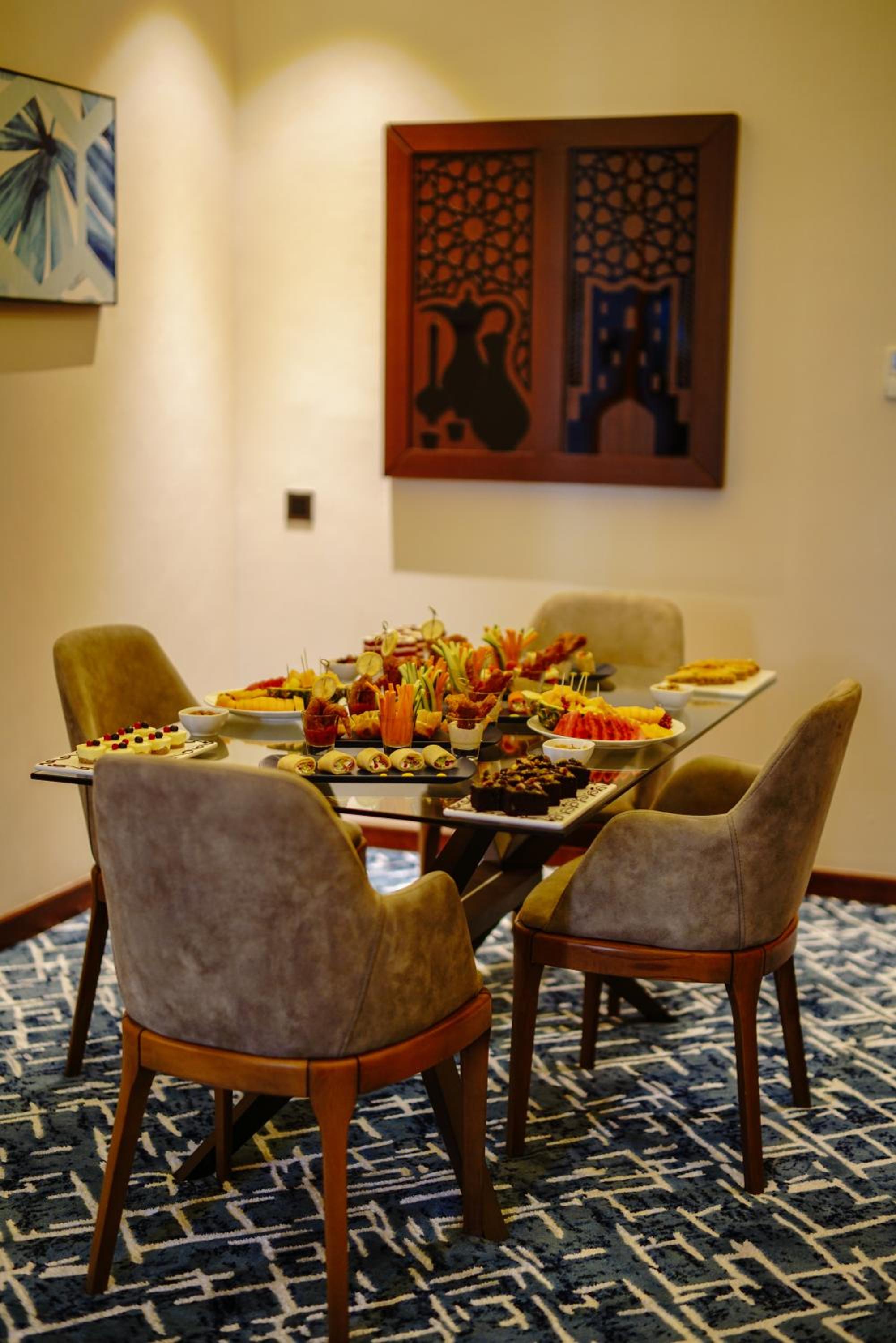 Executive Suite - Photo 8