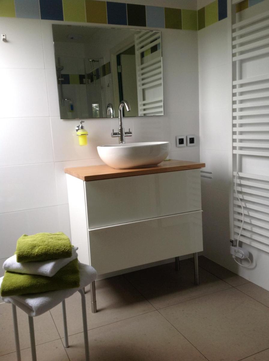 Twin Room with Private Bathroom photo 1