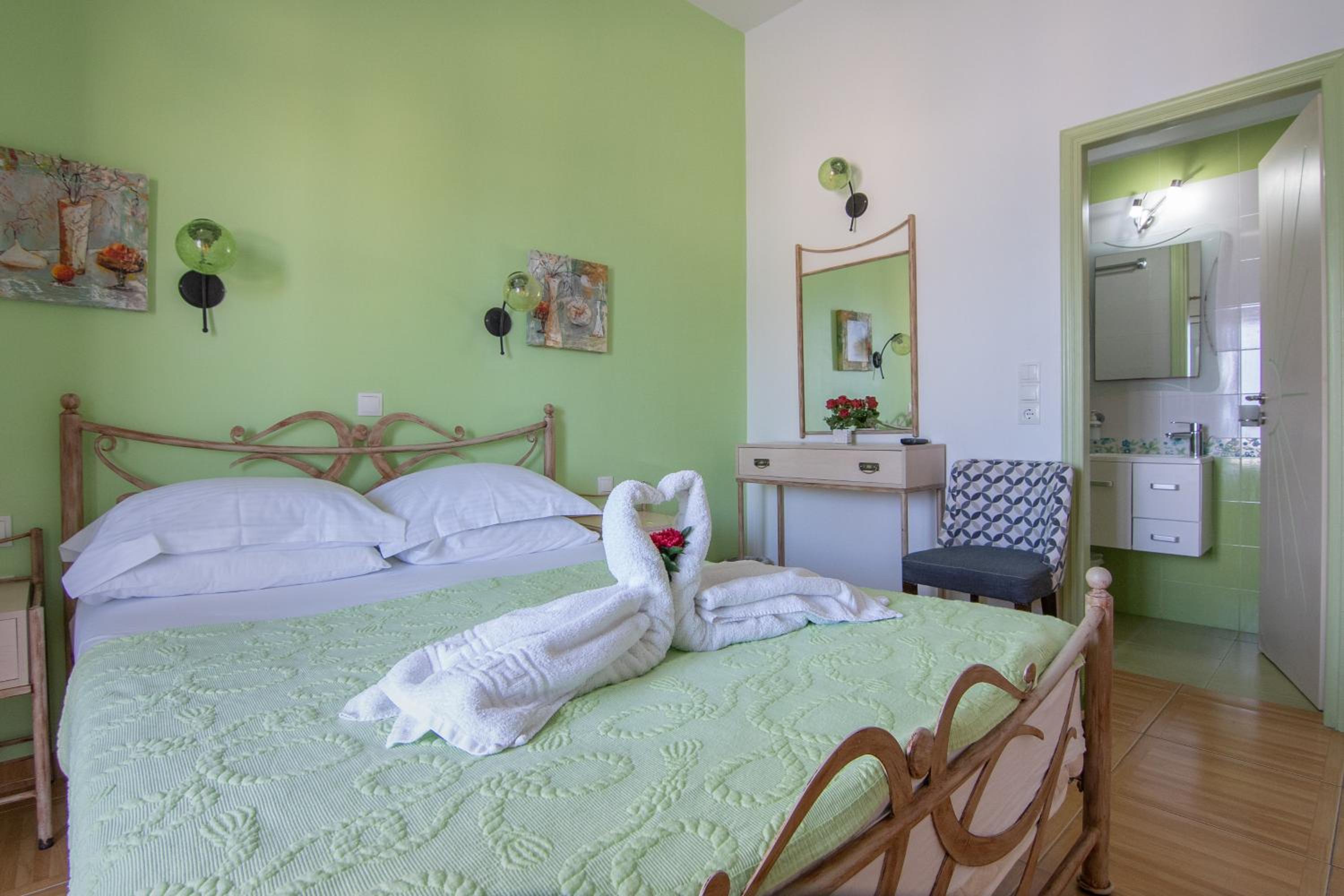 Standard Double Room - Photo 16