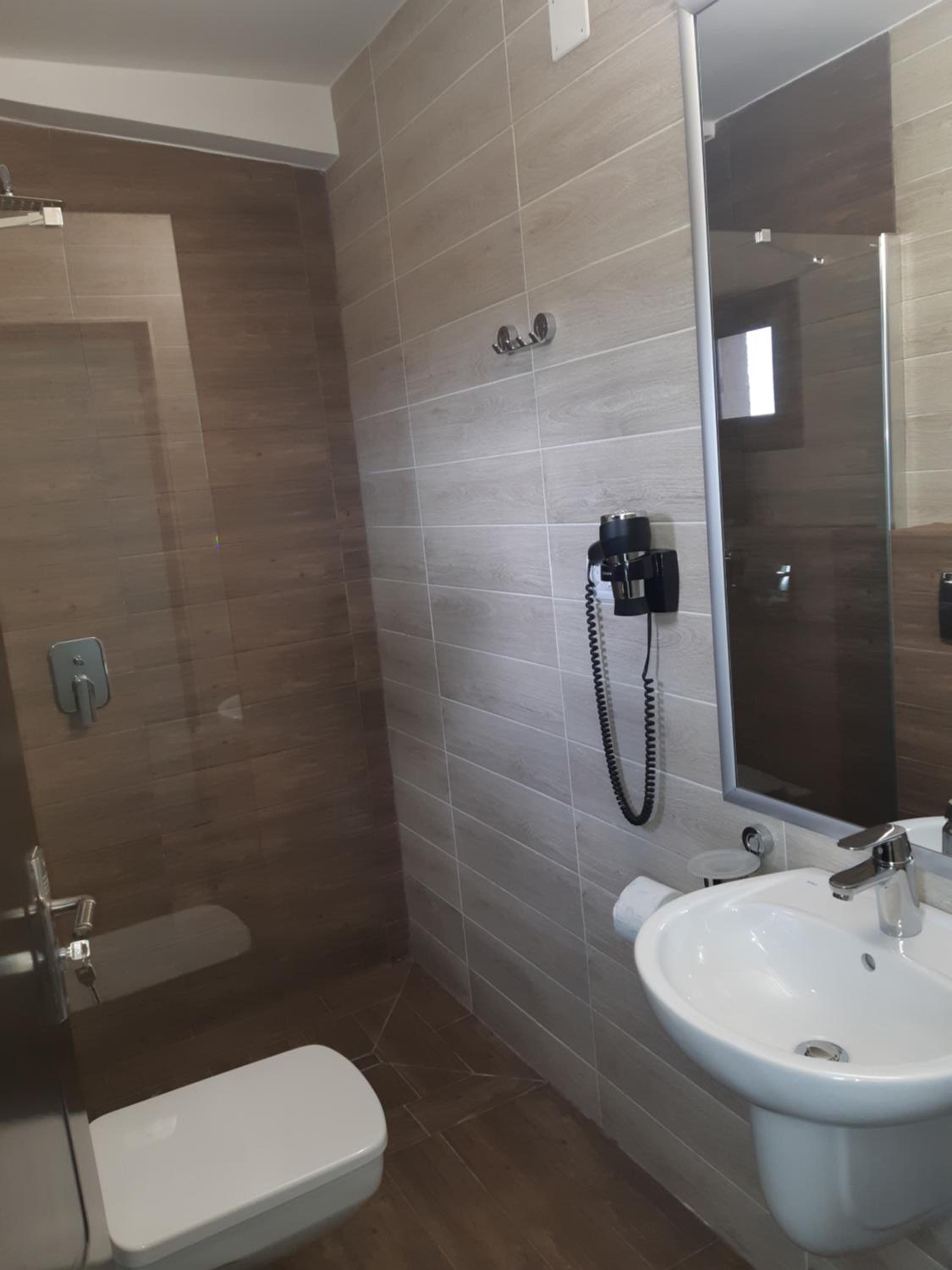 Double Room - Photo 13