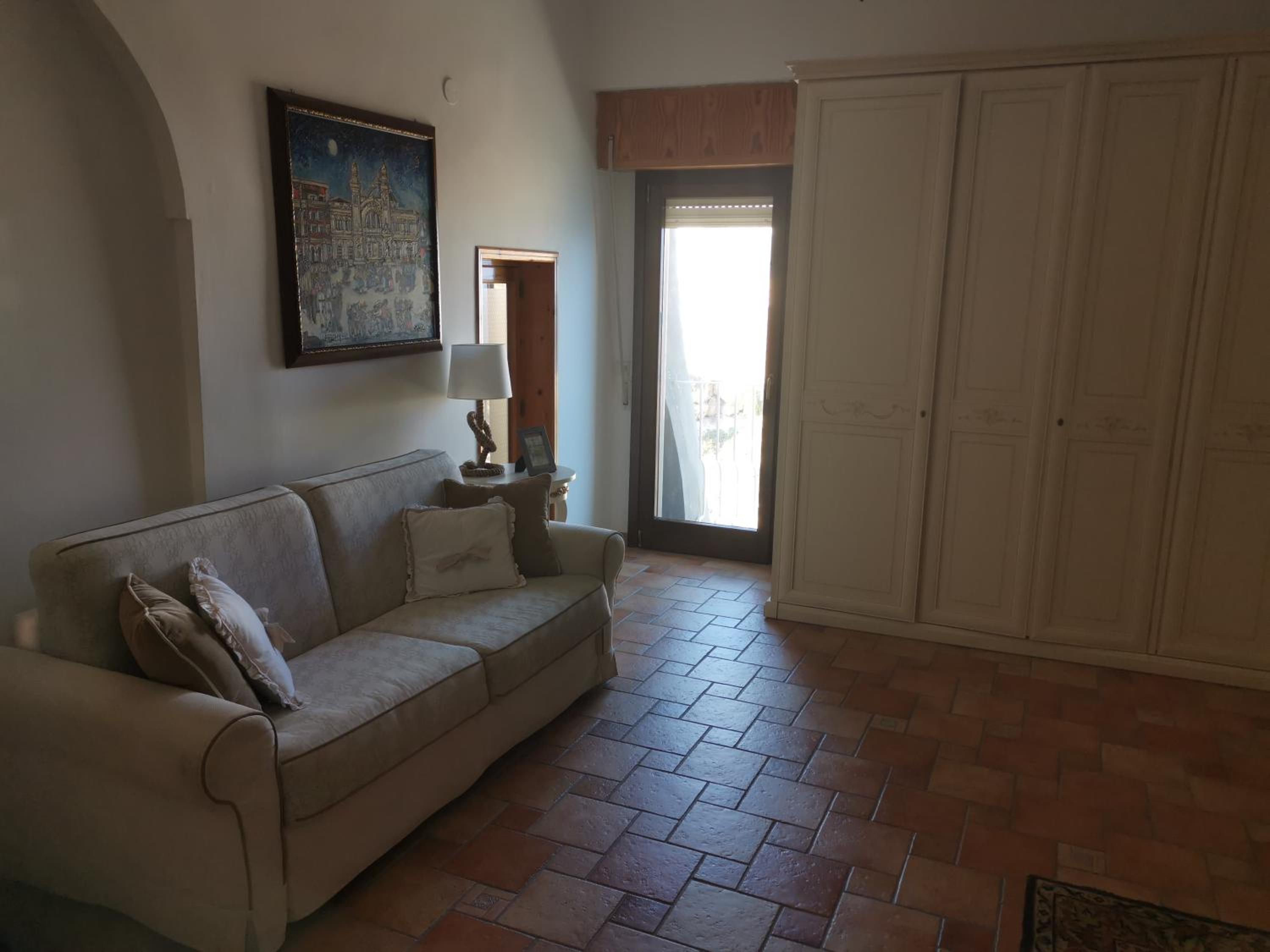 Family Room with Balcony photo 2