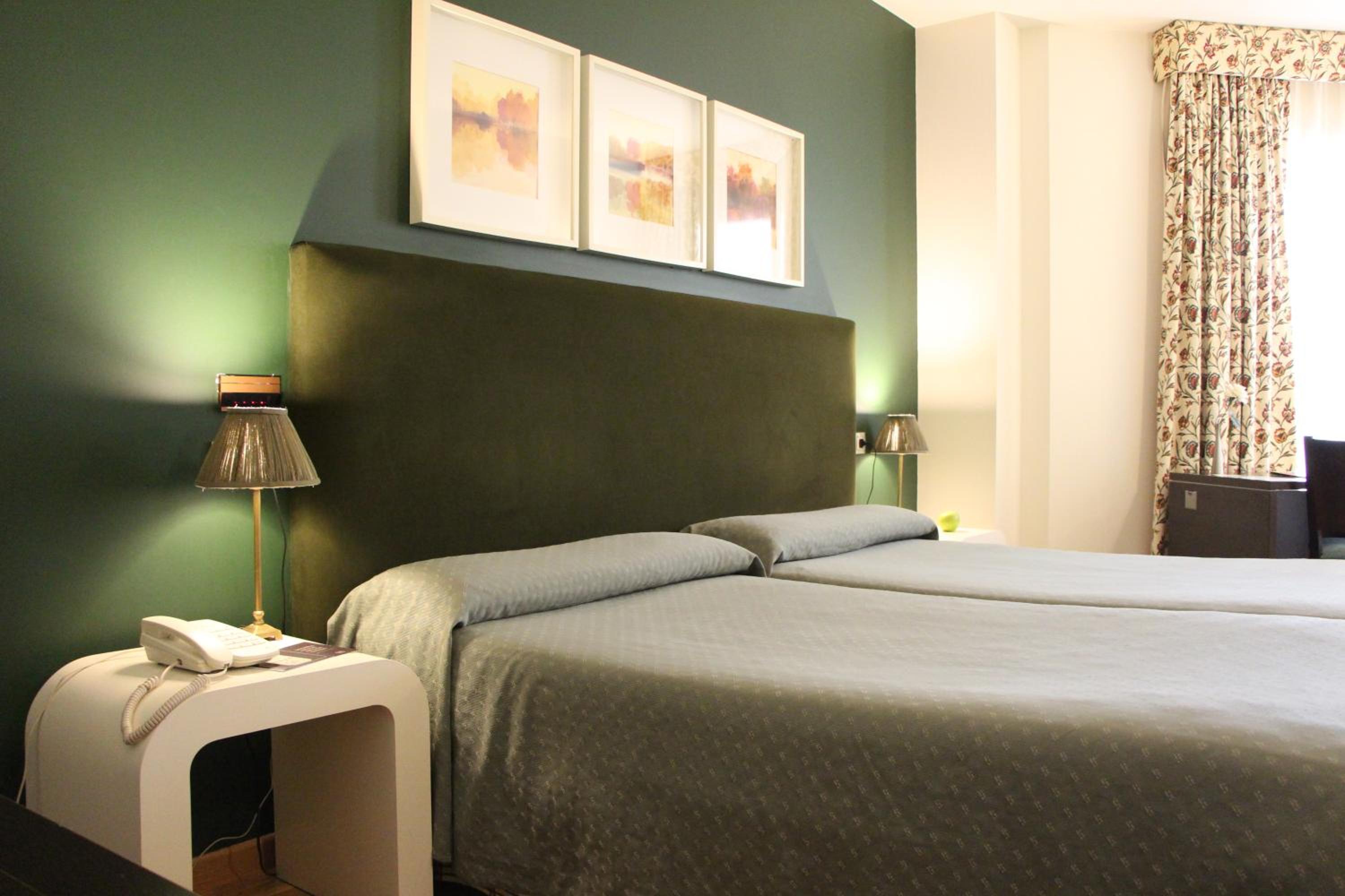 Twin Room - Photo 4