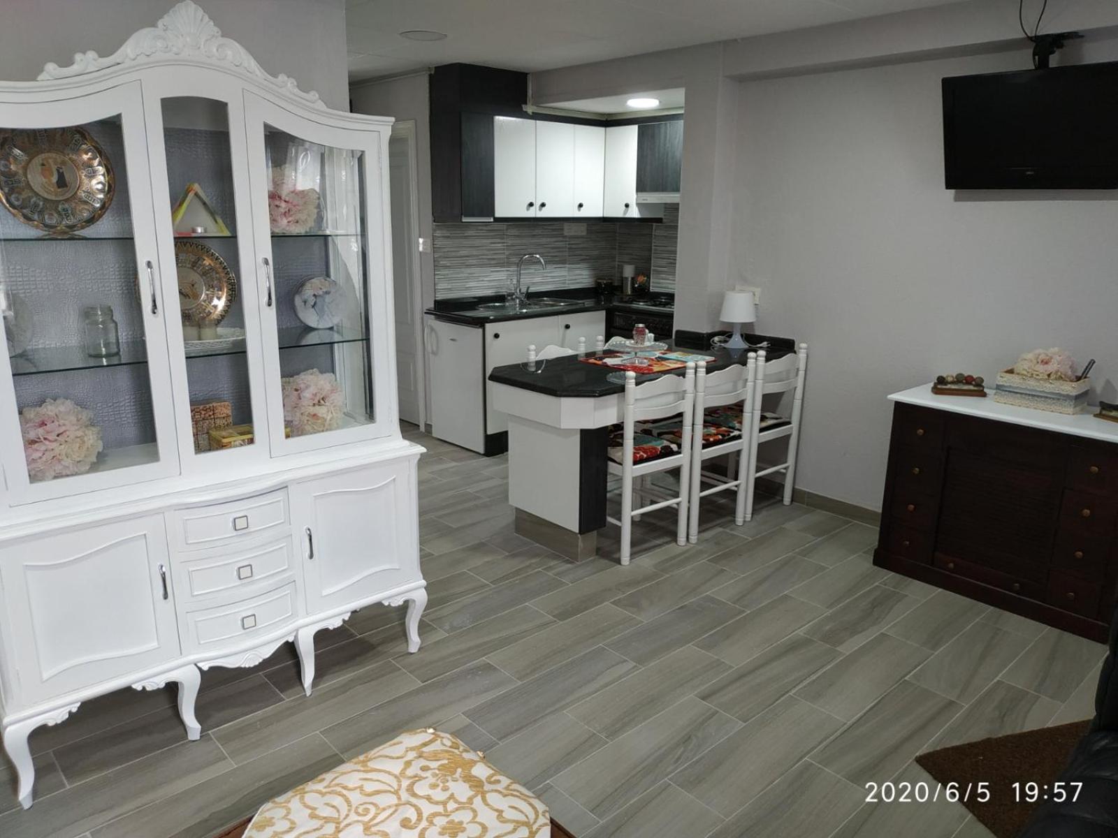 Apartment with Sea View - Photo 4