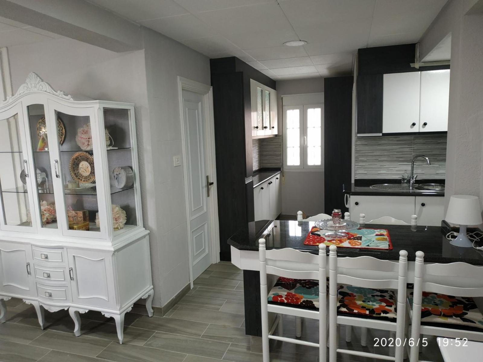 Apartment with Sea View - Photo 3
