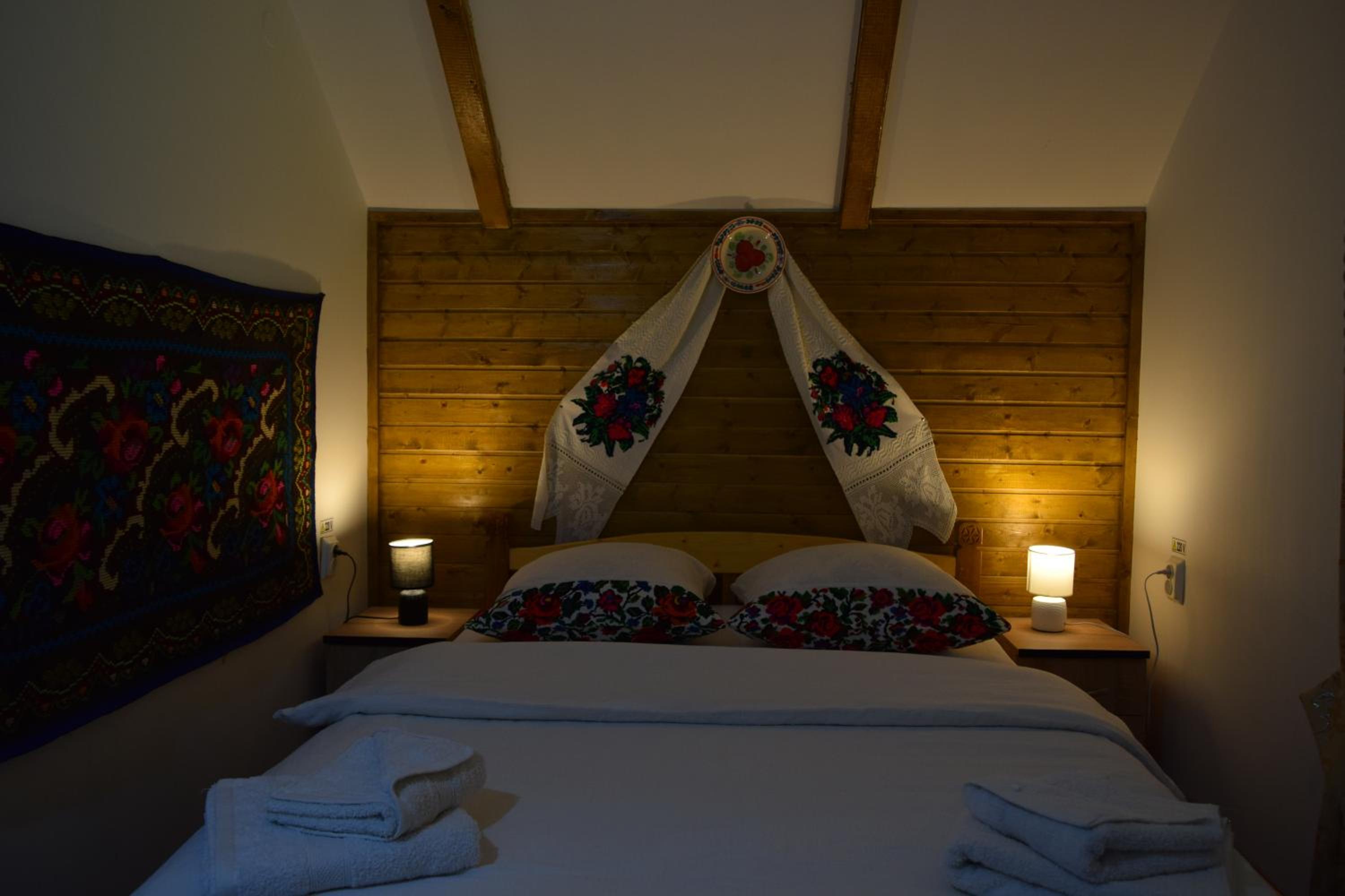 Double Room with Private Bathroom - Photo 2