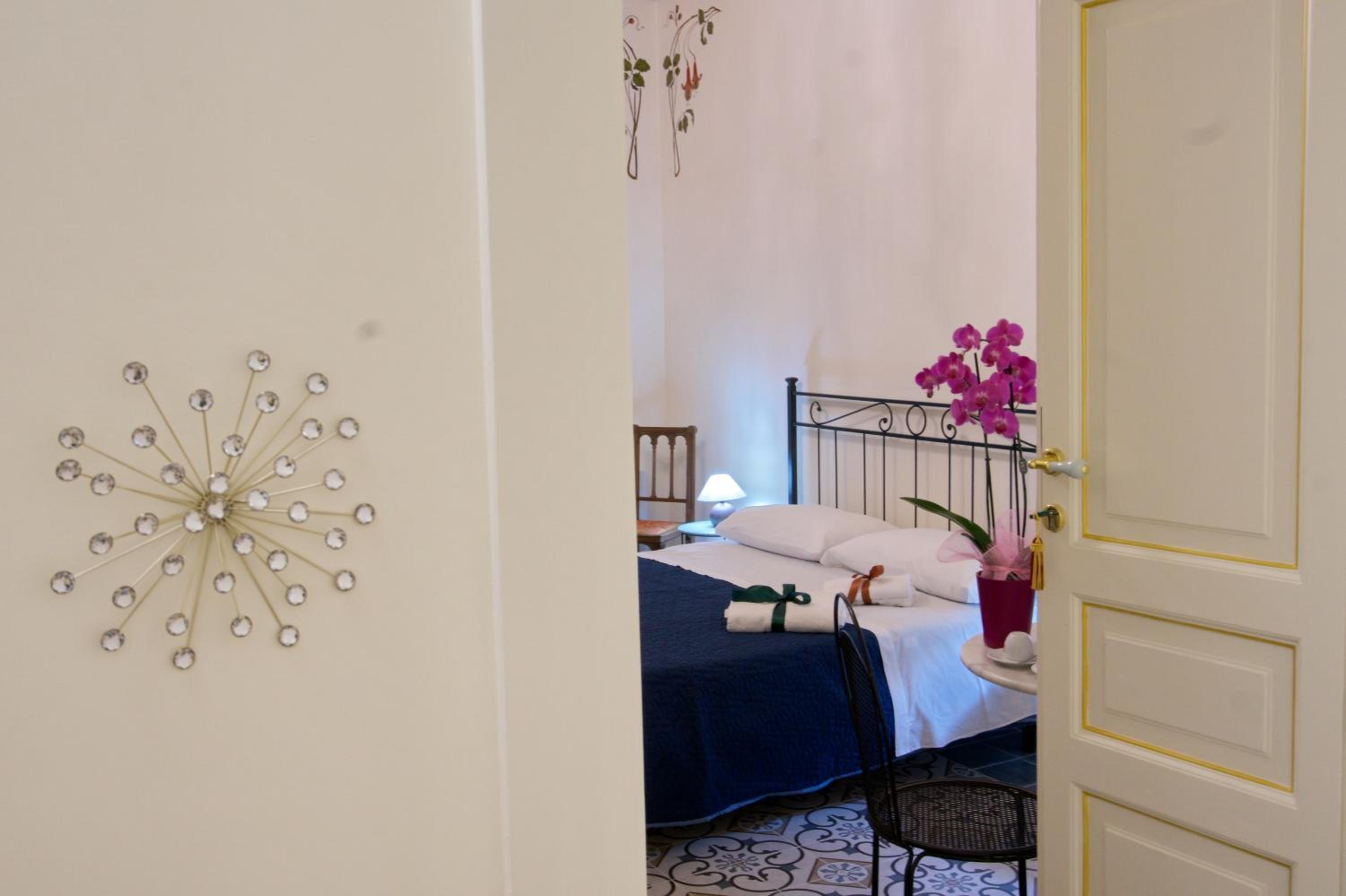 Deluxe King Room photo 2