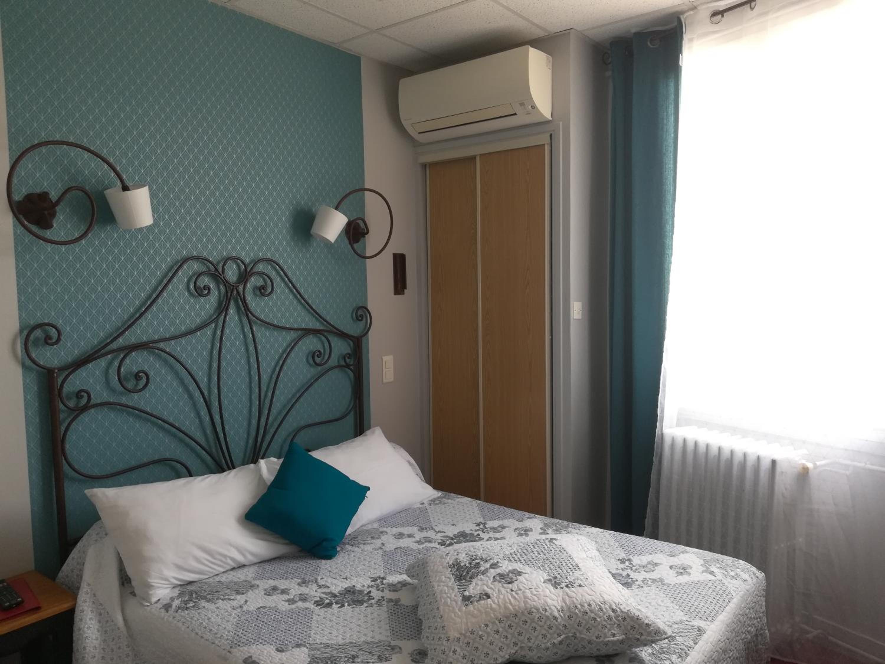 Double Room - Photo 5