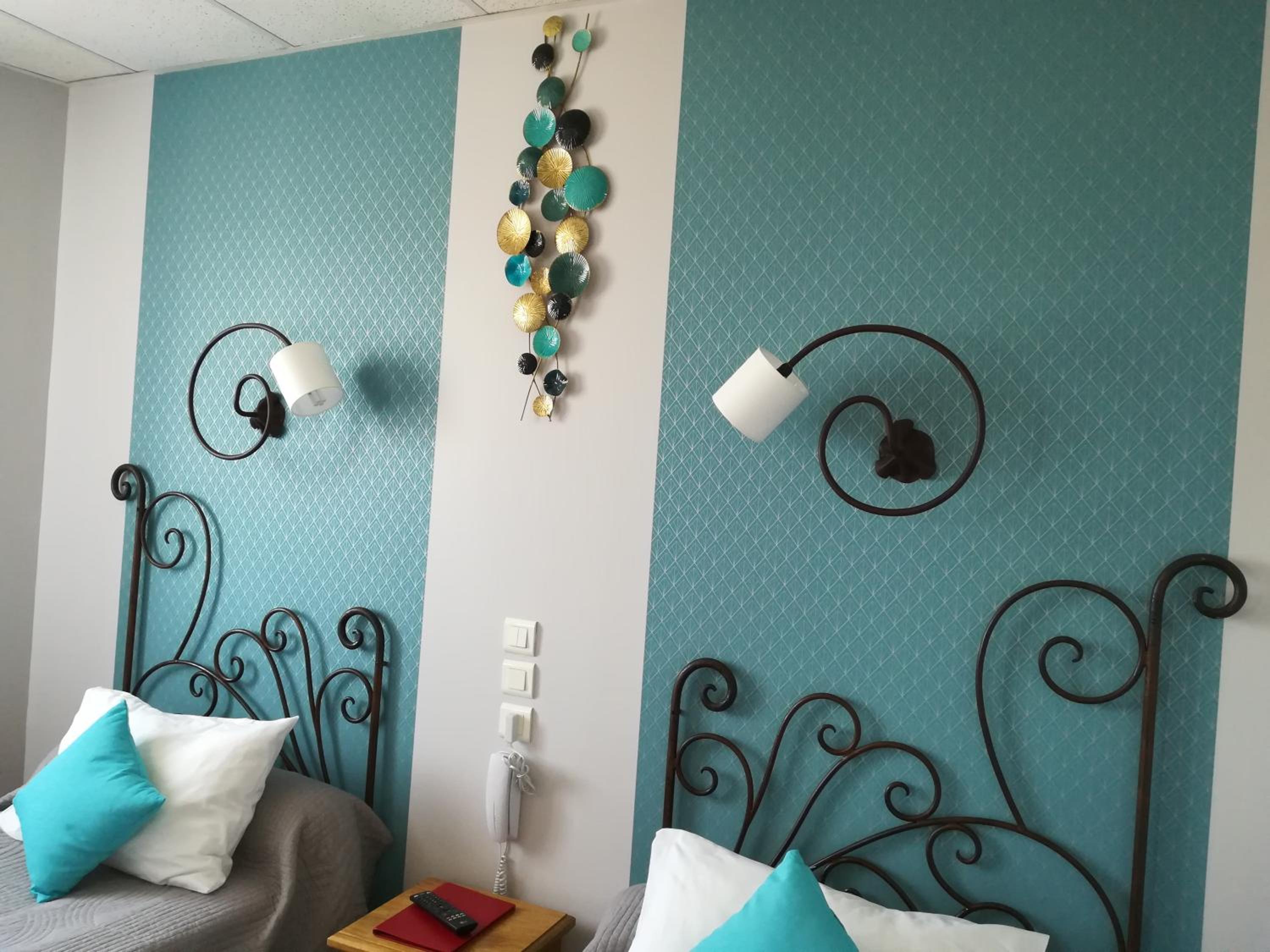 Twin Room - Photo 1