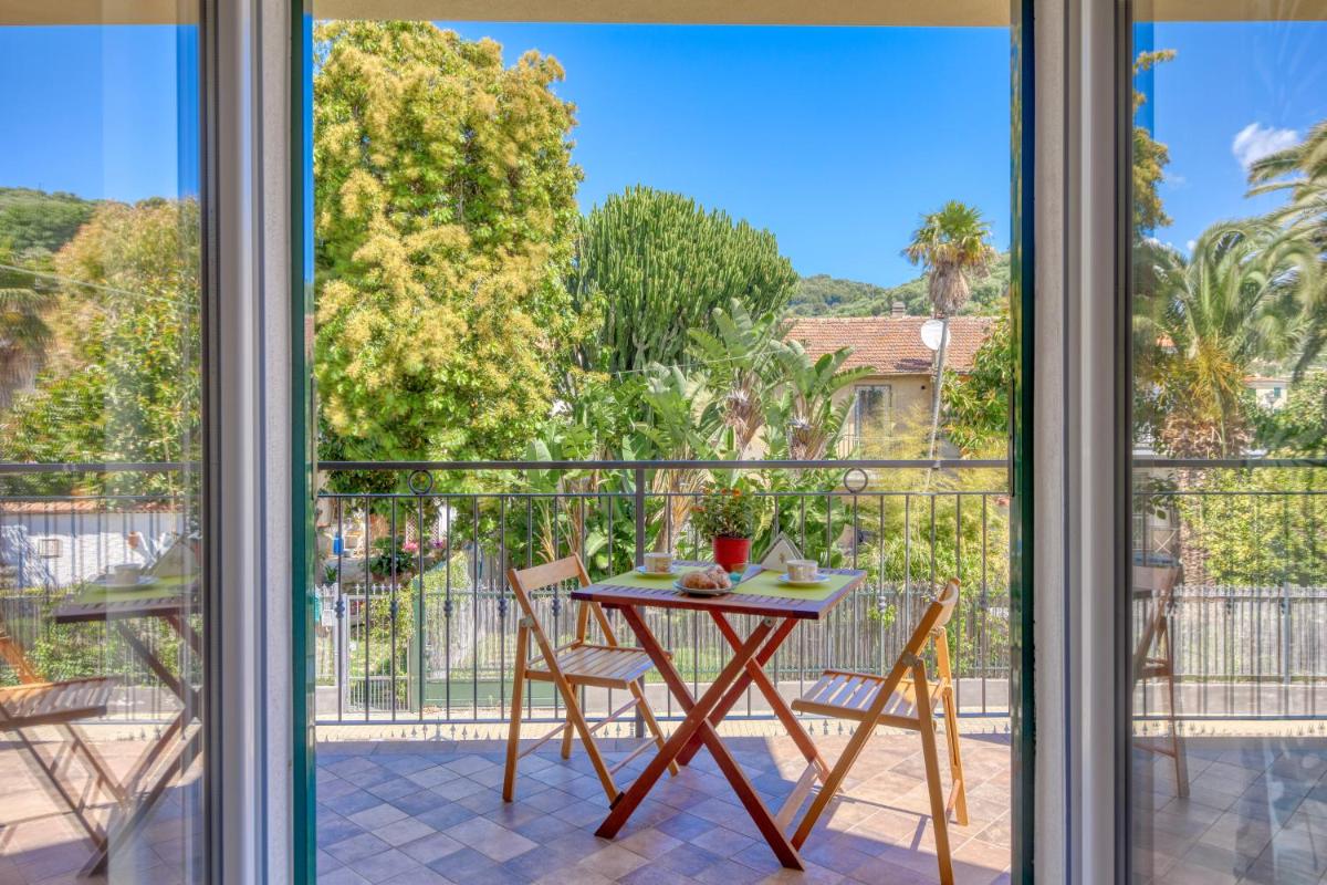Apartment with Terrace photo 3