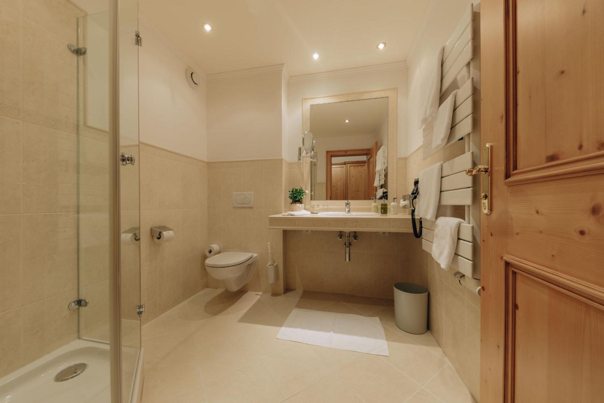 Double Room with Balcony (2 Adults + 1 Child) - Photo 3