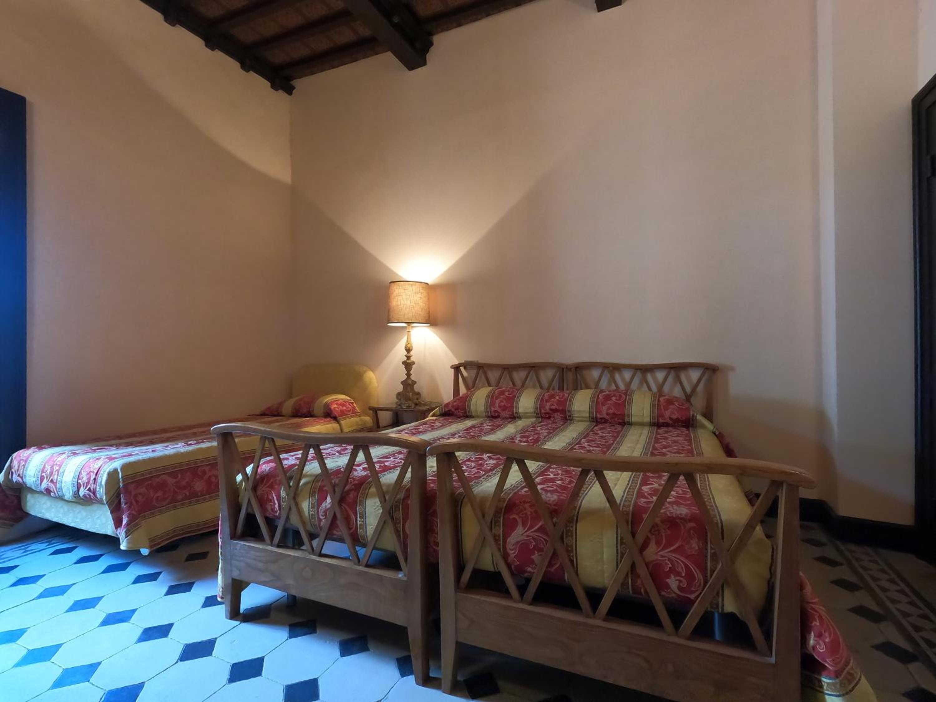 Deluxe Room - Photo 2