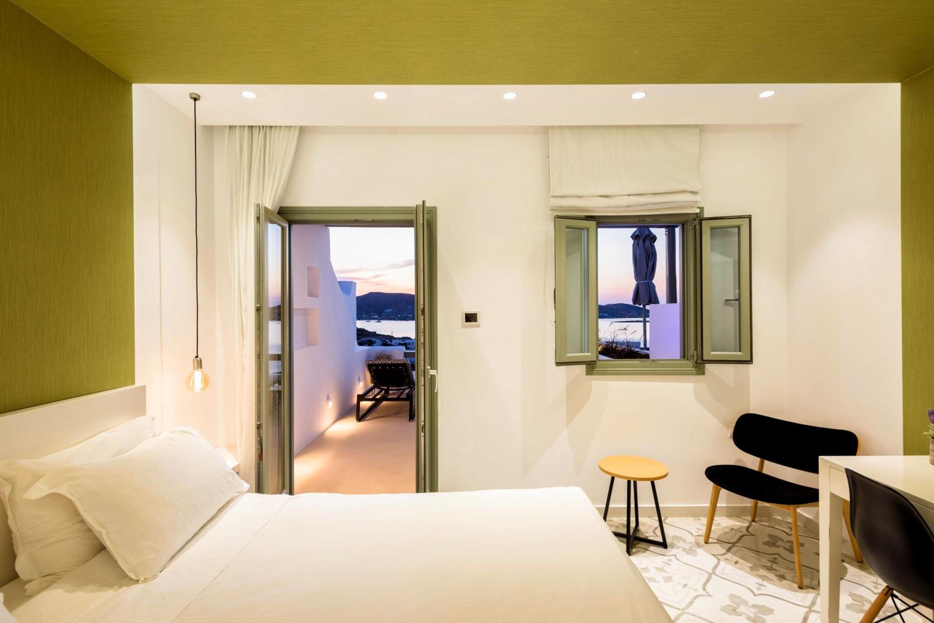 Suite with Outdoor Hot Tub and Panoramic Sea View
